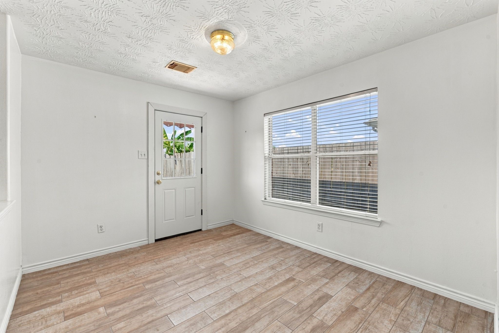 24007 Floragate Drive Property Photo 22