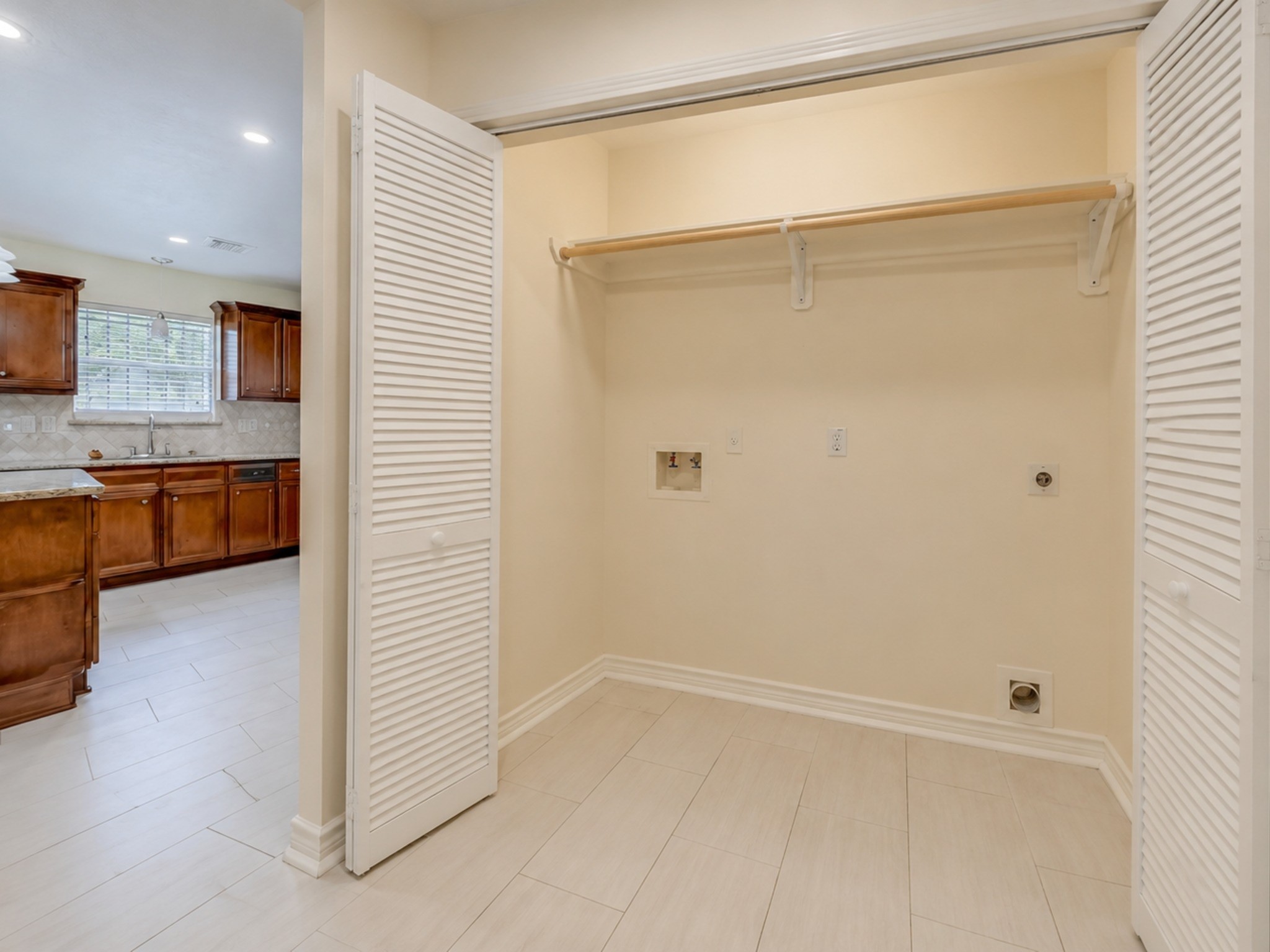 16131 Canaridge Drive Property Photo 6