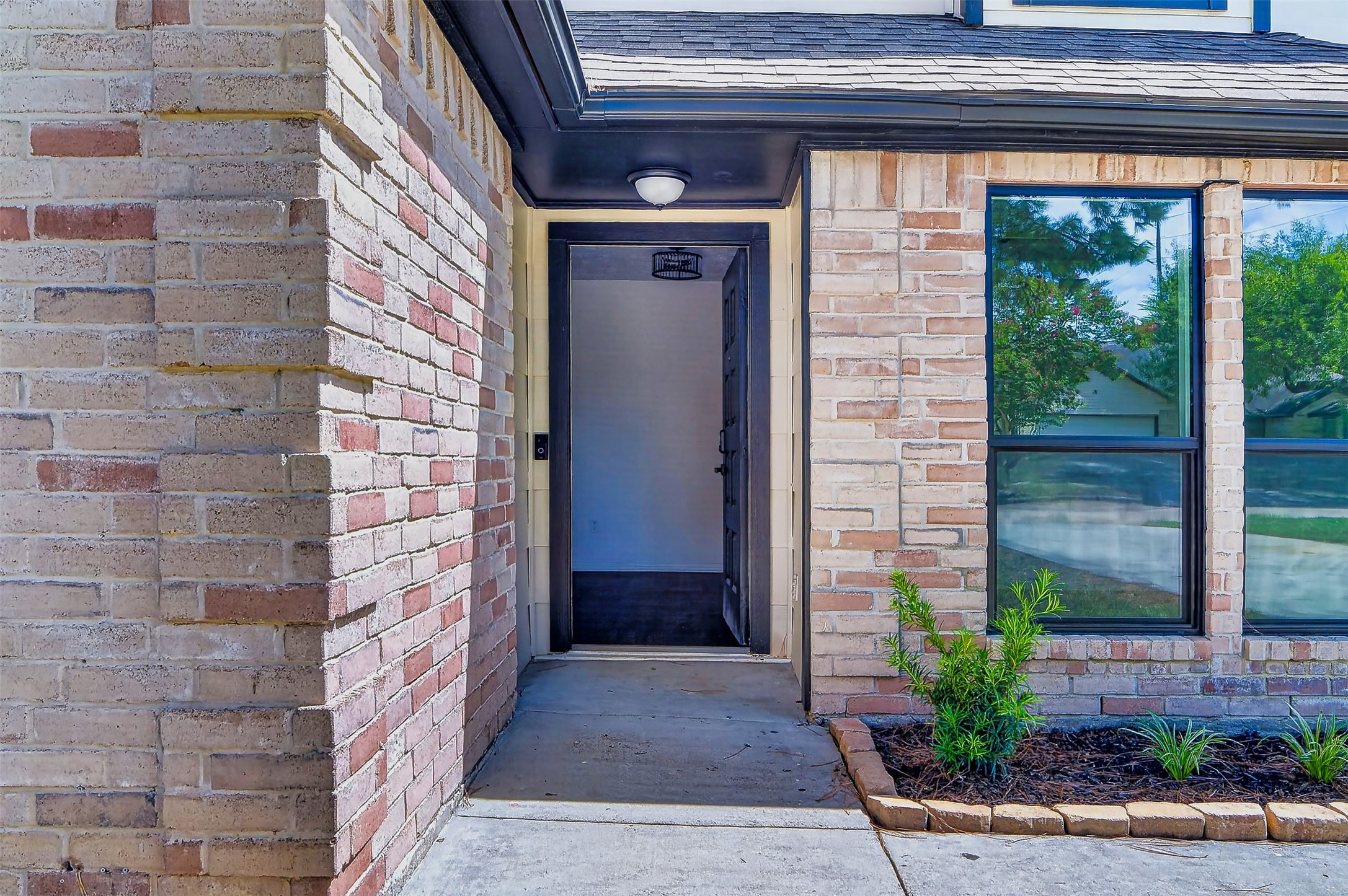19410 Navarro Mills Drive Property Photo 3