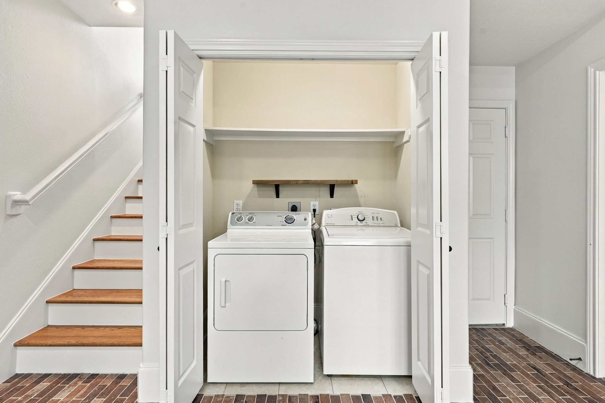 1354 Studer Street Property Photo 10