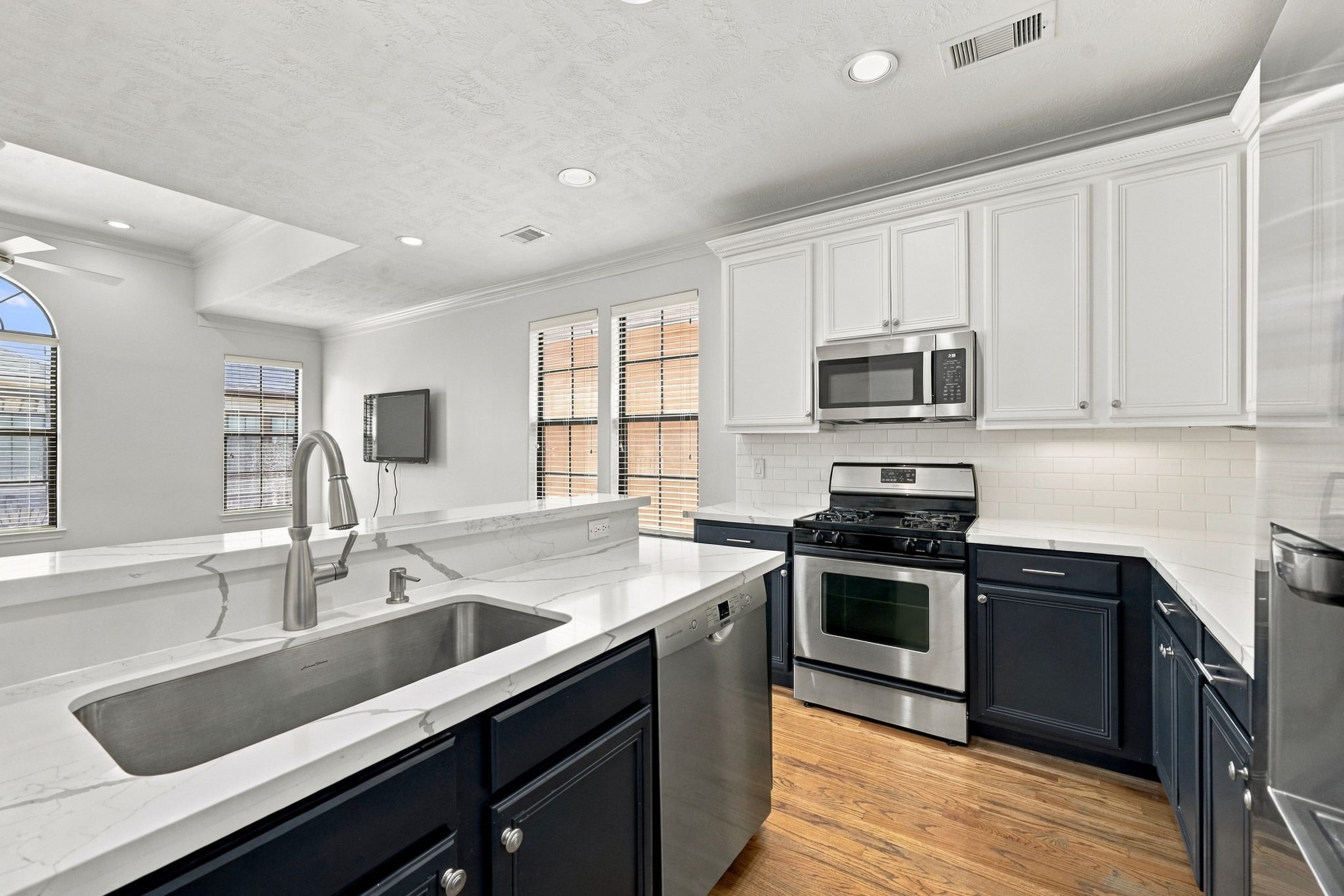 1354 Studer Street Property Photo 18