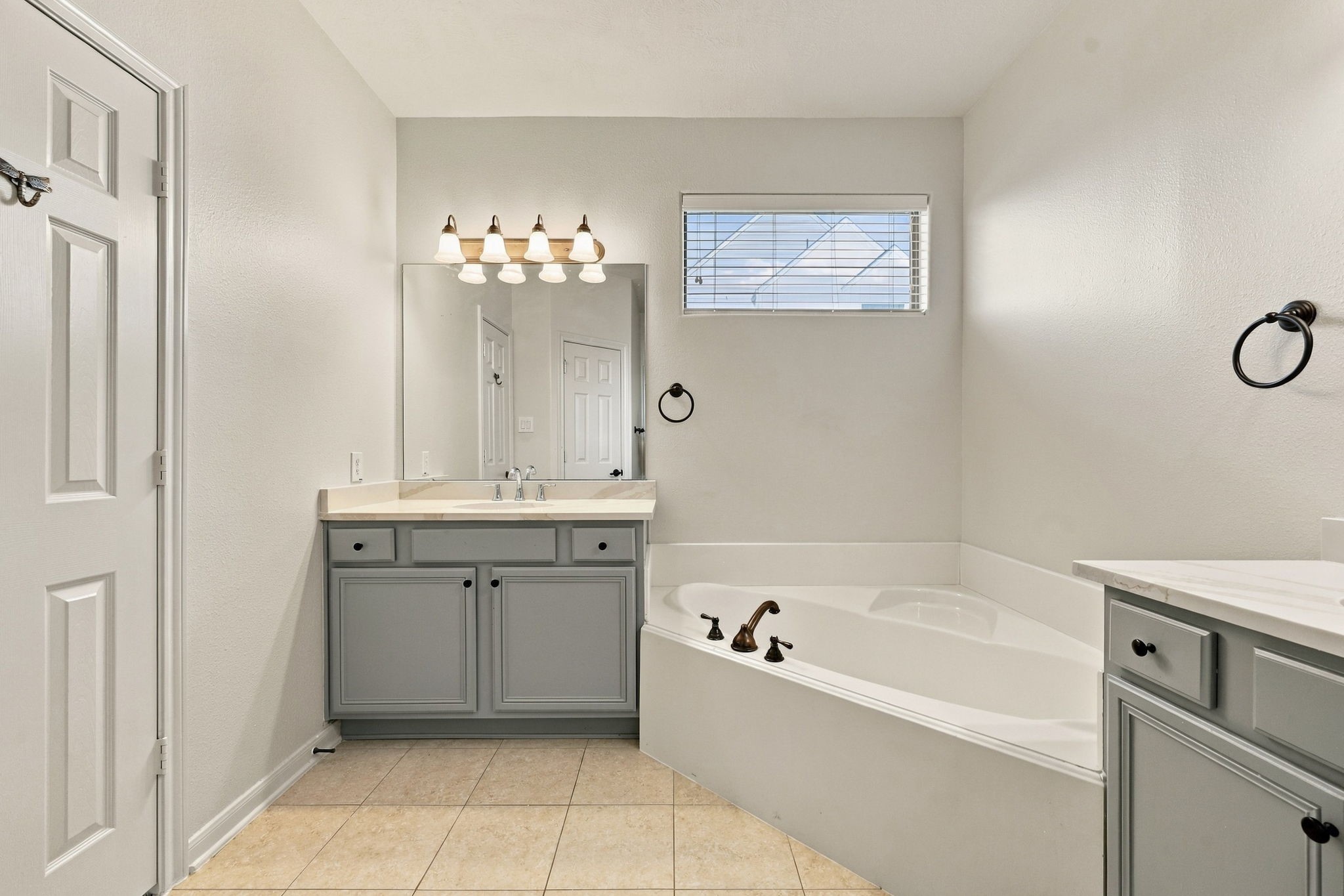 1354 Studer Street Property Photo 27
