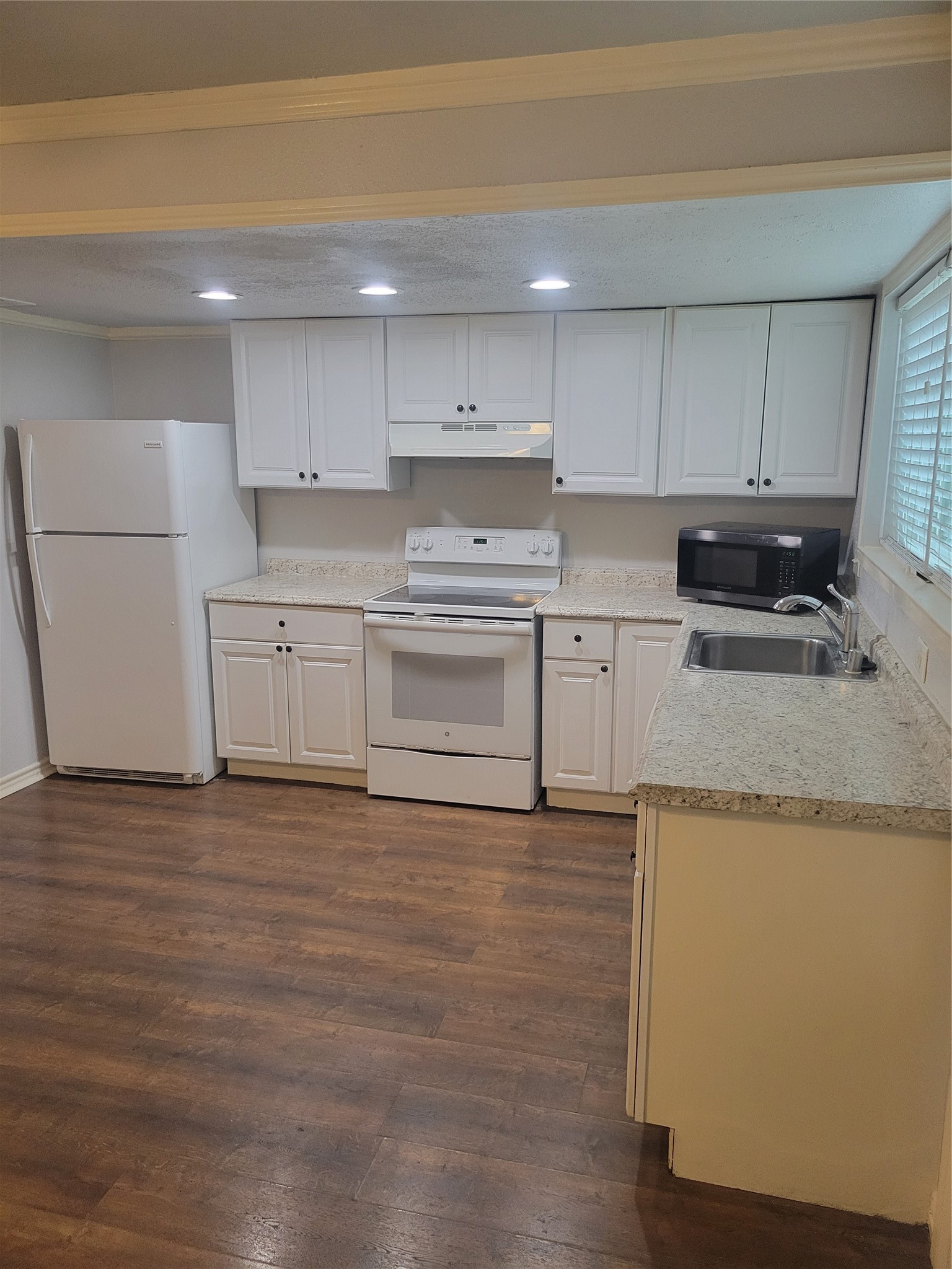 7021 Chasewood Drive Property Photo 2
