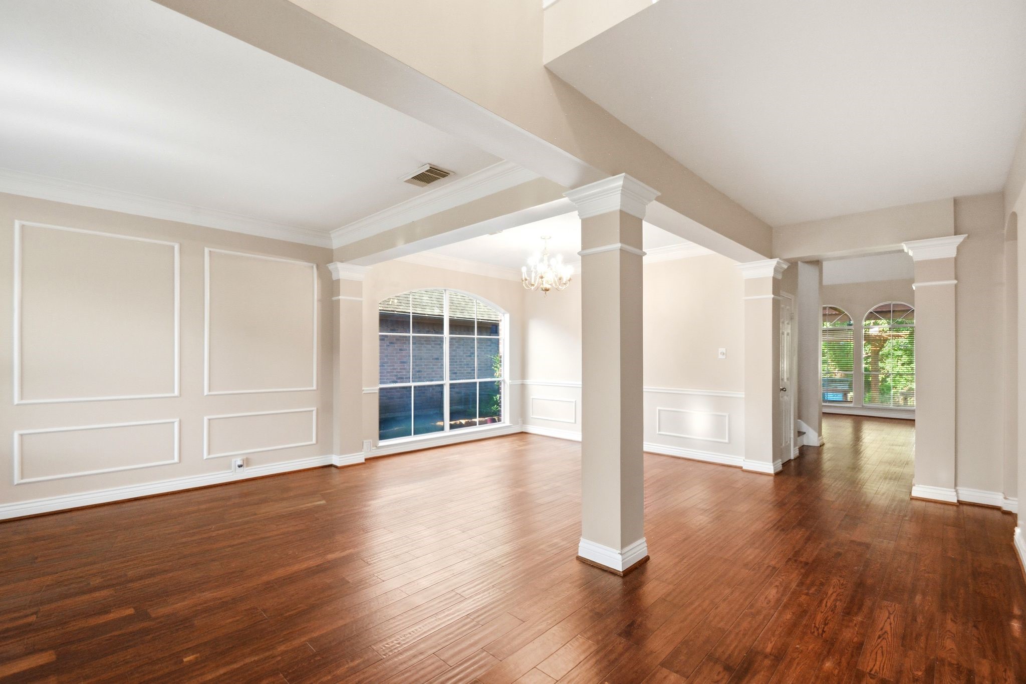 4307 Lakeshore Forest Drive Property Photo 9