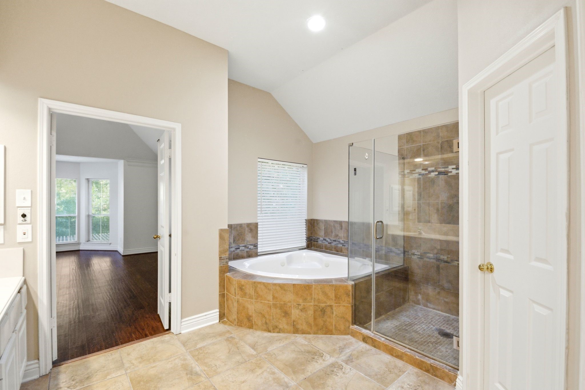 4307 Lakeshore Forest Drive Property Photo 23