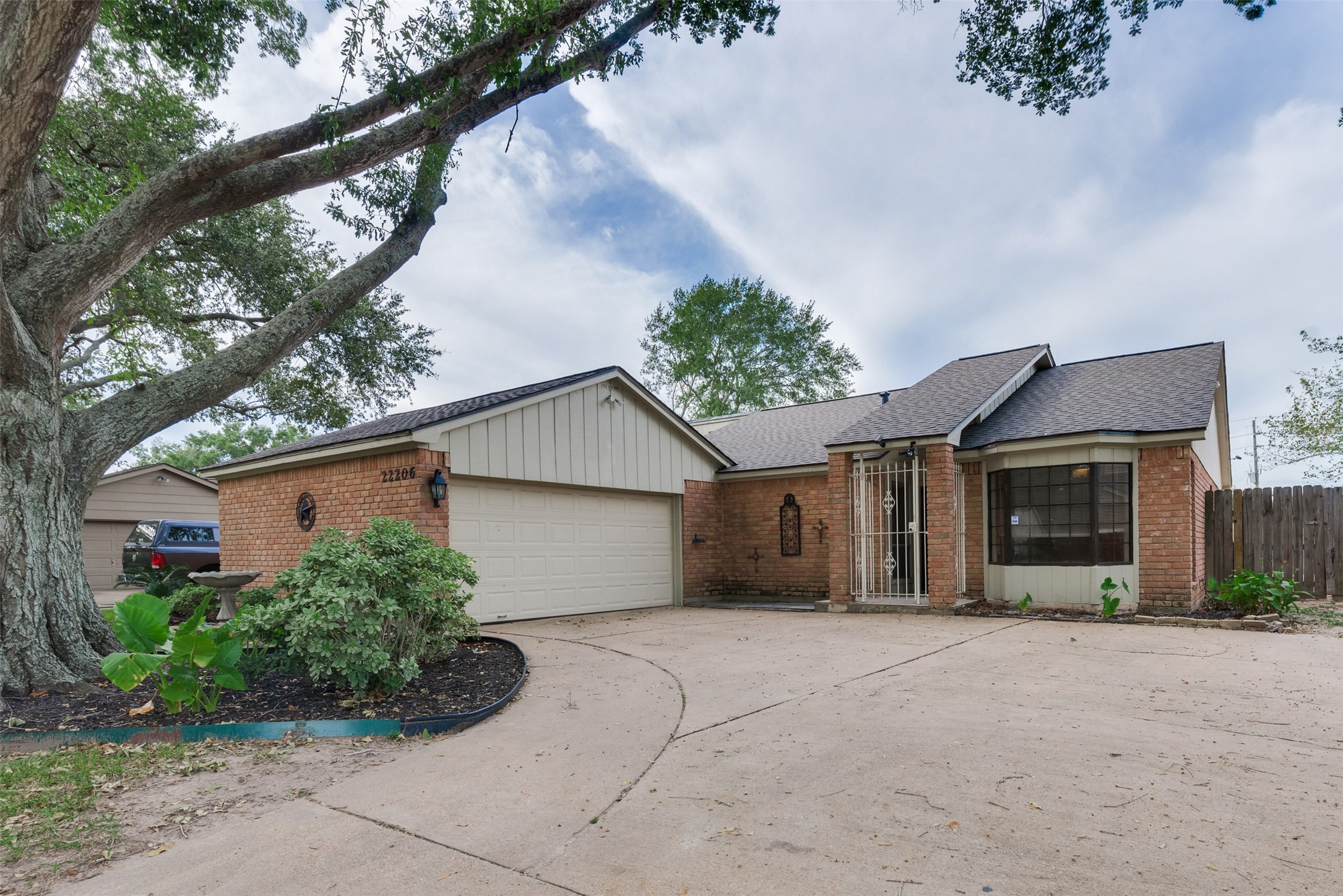 22206 N Fork Drive Property Photo 1