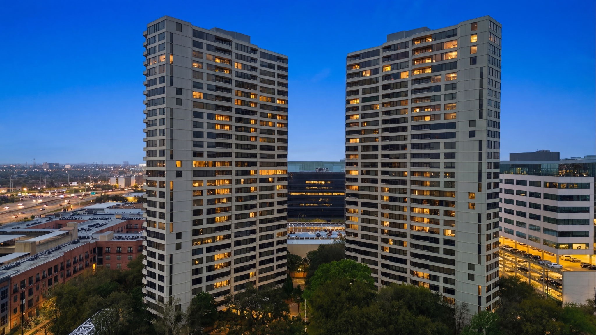 15 Greenway Plaza 25j Property Photo 1
