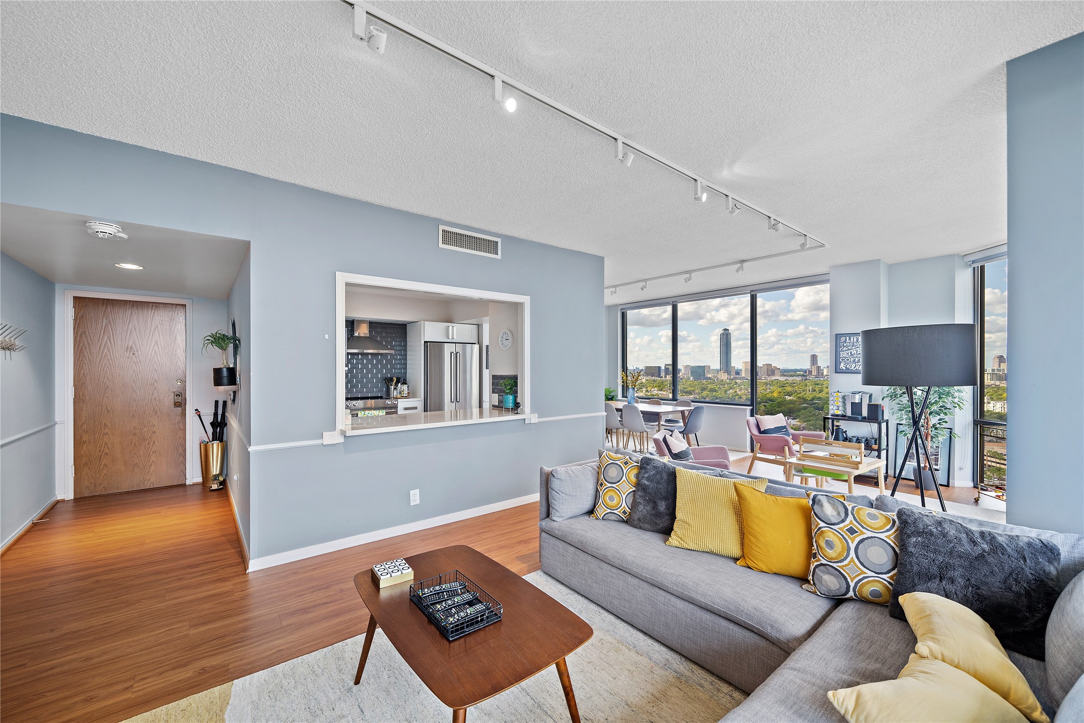 15 Greenway Plaza 25j Property Photo 4