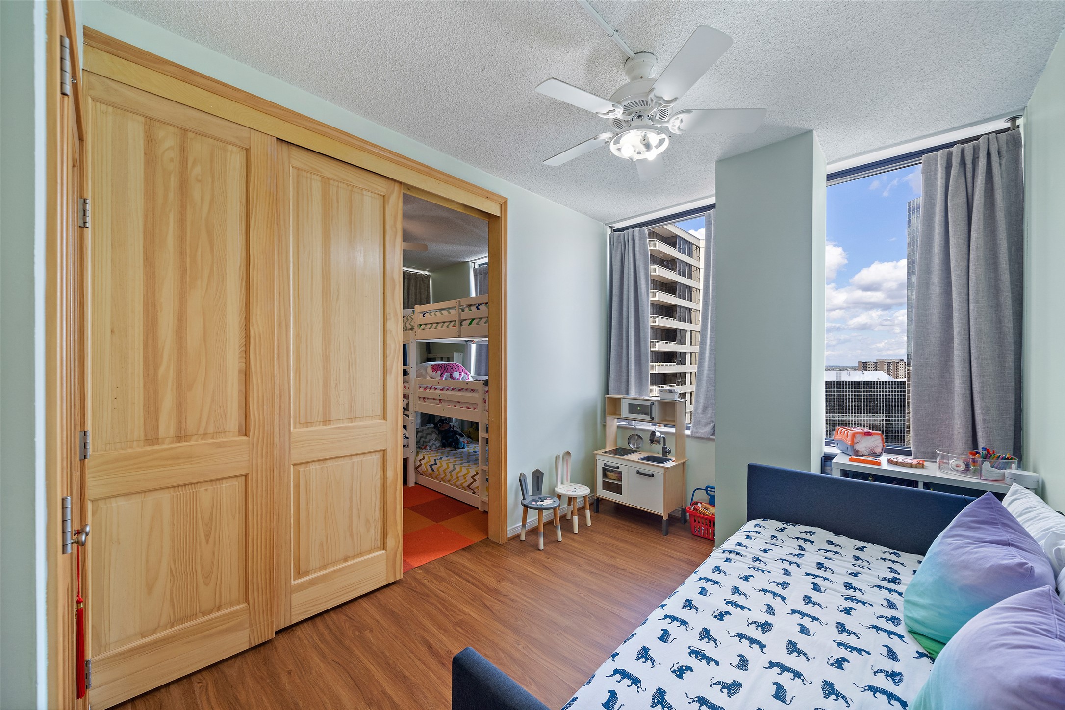 15 Greenway Plaza 25j Property Photo 10