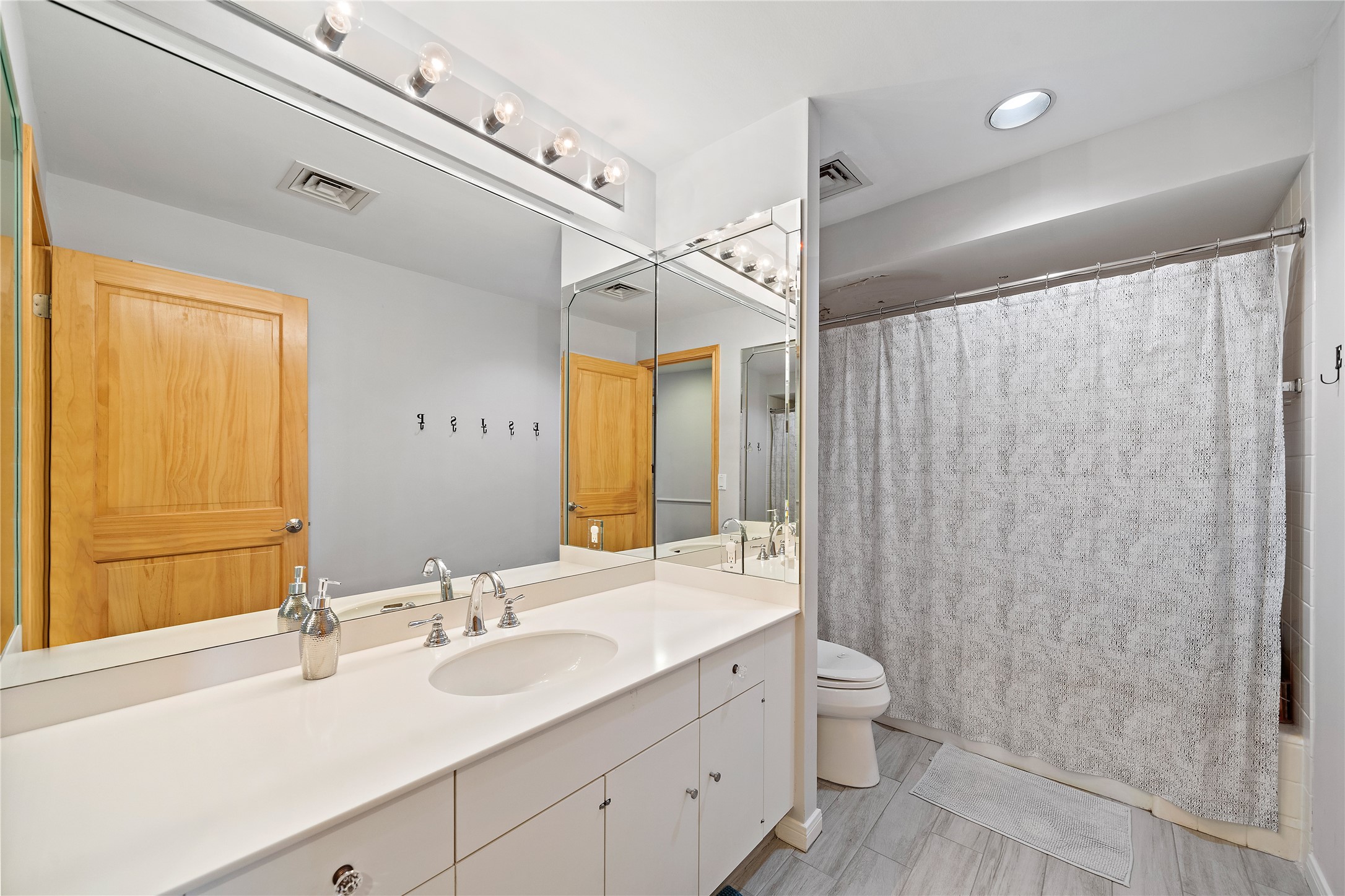 15 Greenway Plaza 25j Property Photo 17