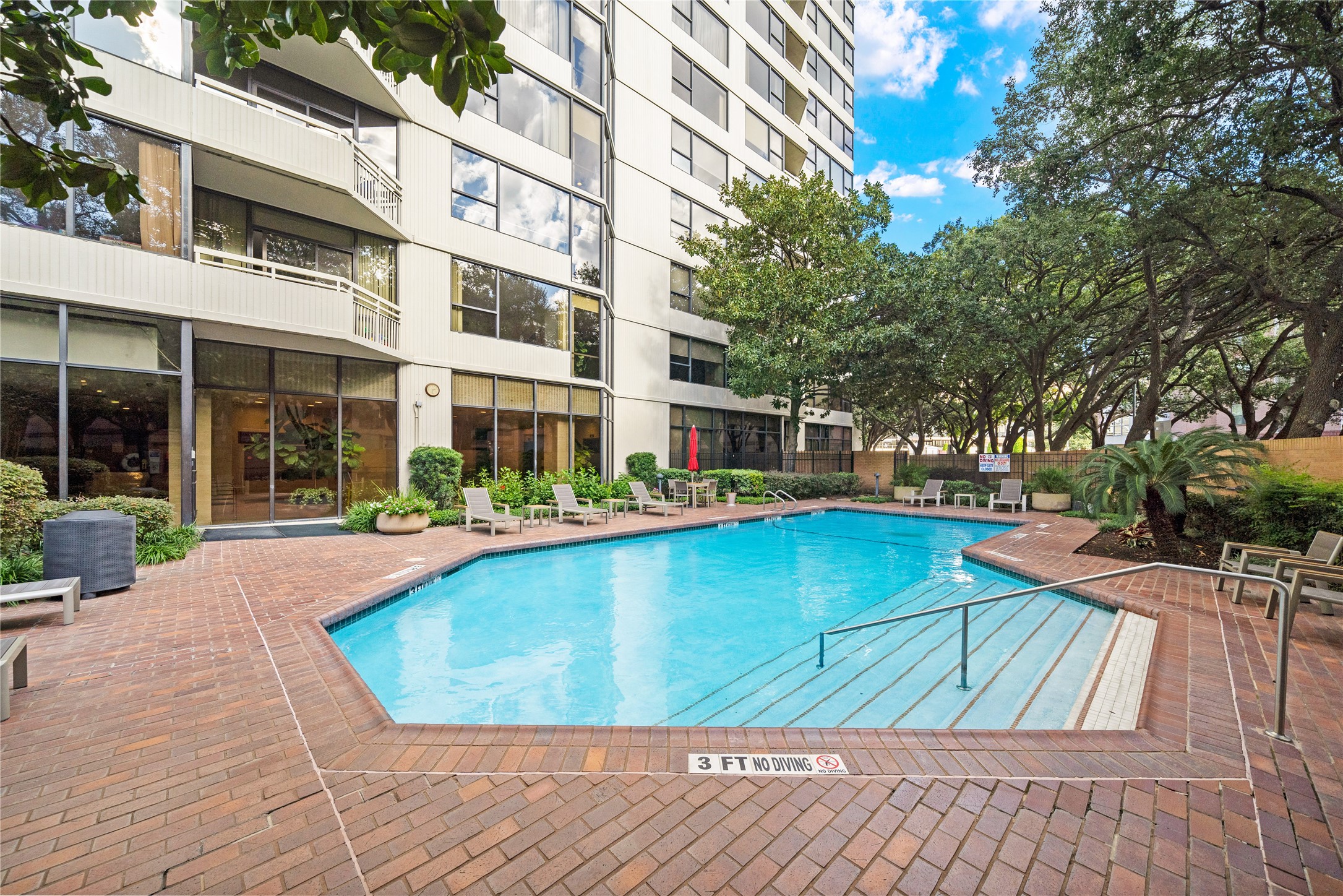15 Greenway Plaza 25j Property Photo 21