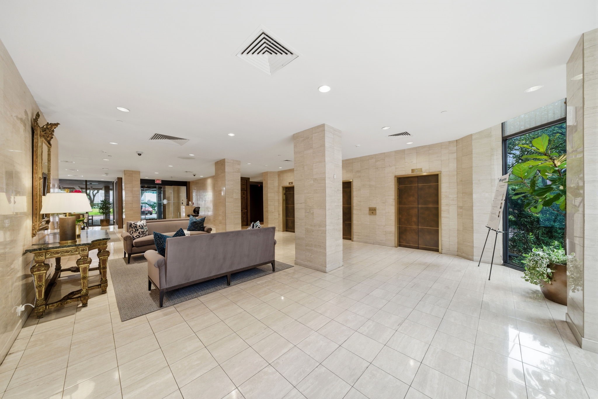 15 Greenway Plaza 25j Property Photo 23