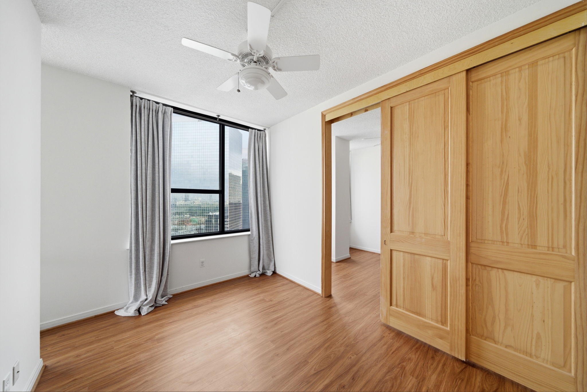 15 Greenway Plaza 25j Property Photo 41