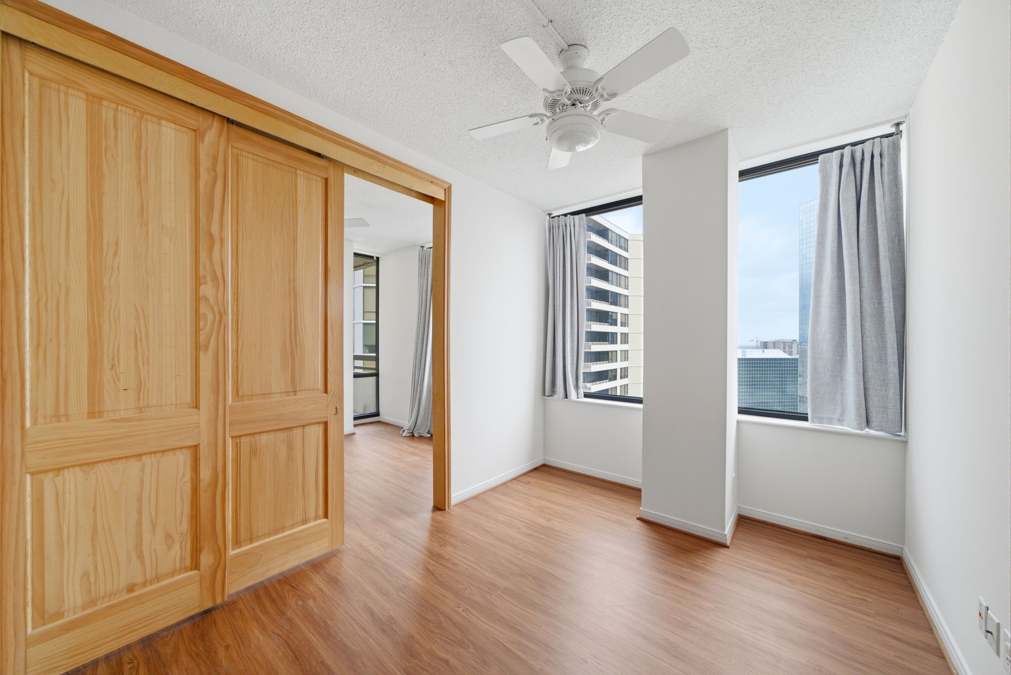 15 Greenway Plaza 25j Property Photo 43