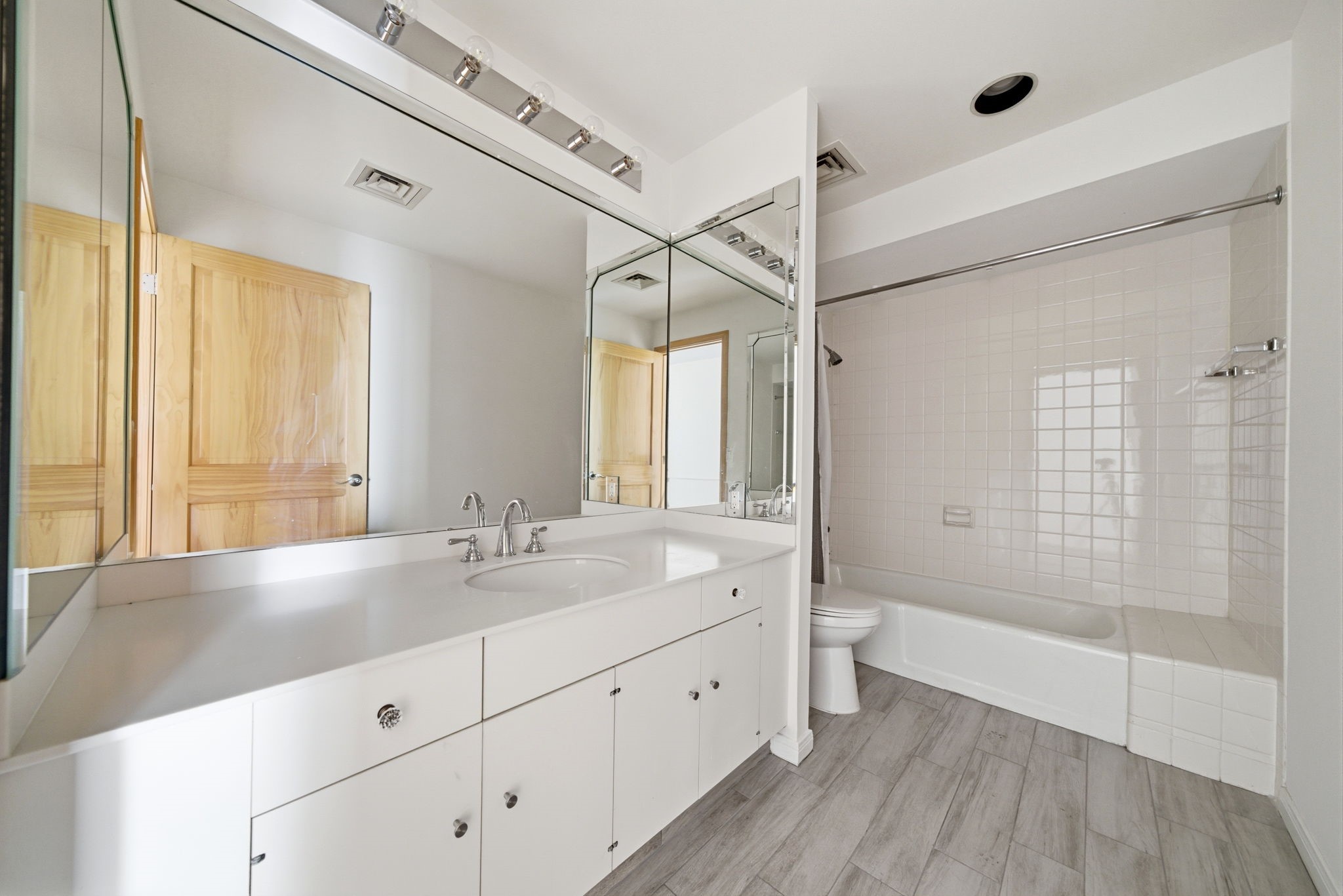 15 Greenway Plaza 25j Property Photo 48