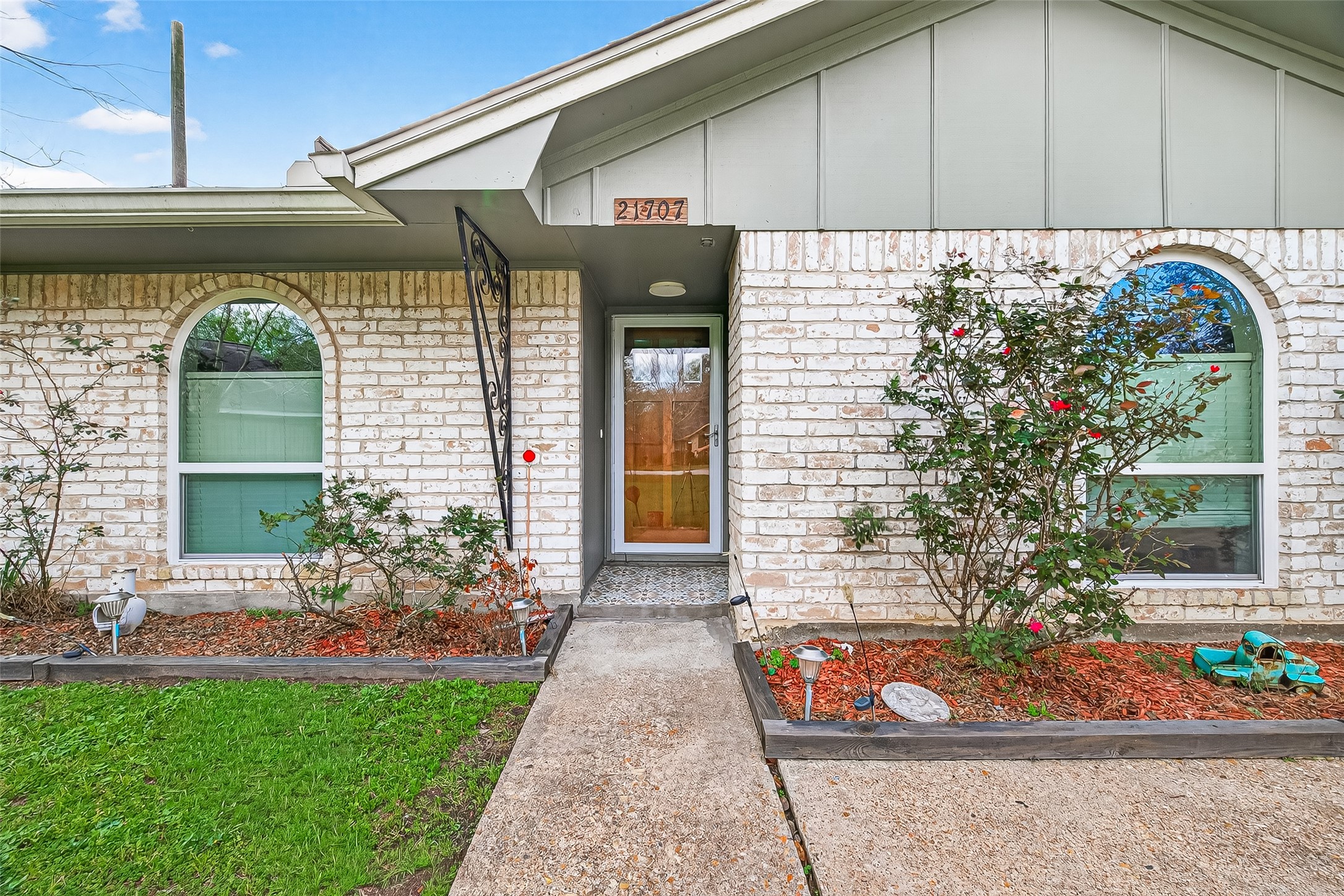 21707 Glenbranch Drive Property Photo 2