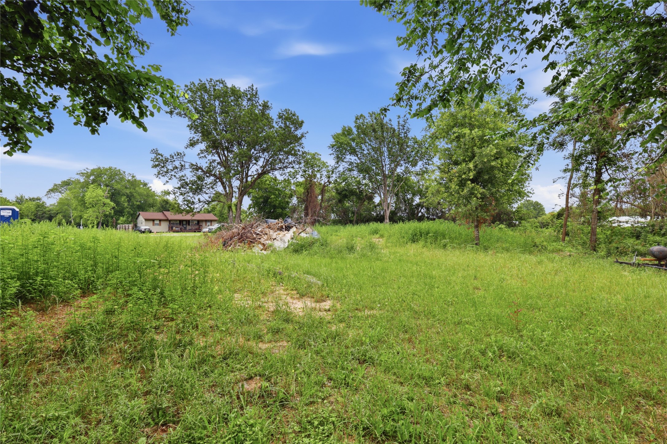 736 & 740 Azalea St Property Photo 9