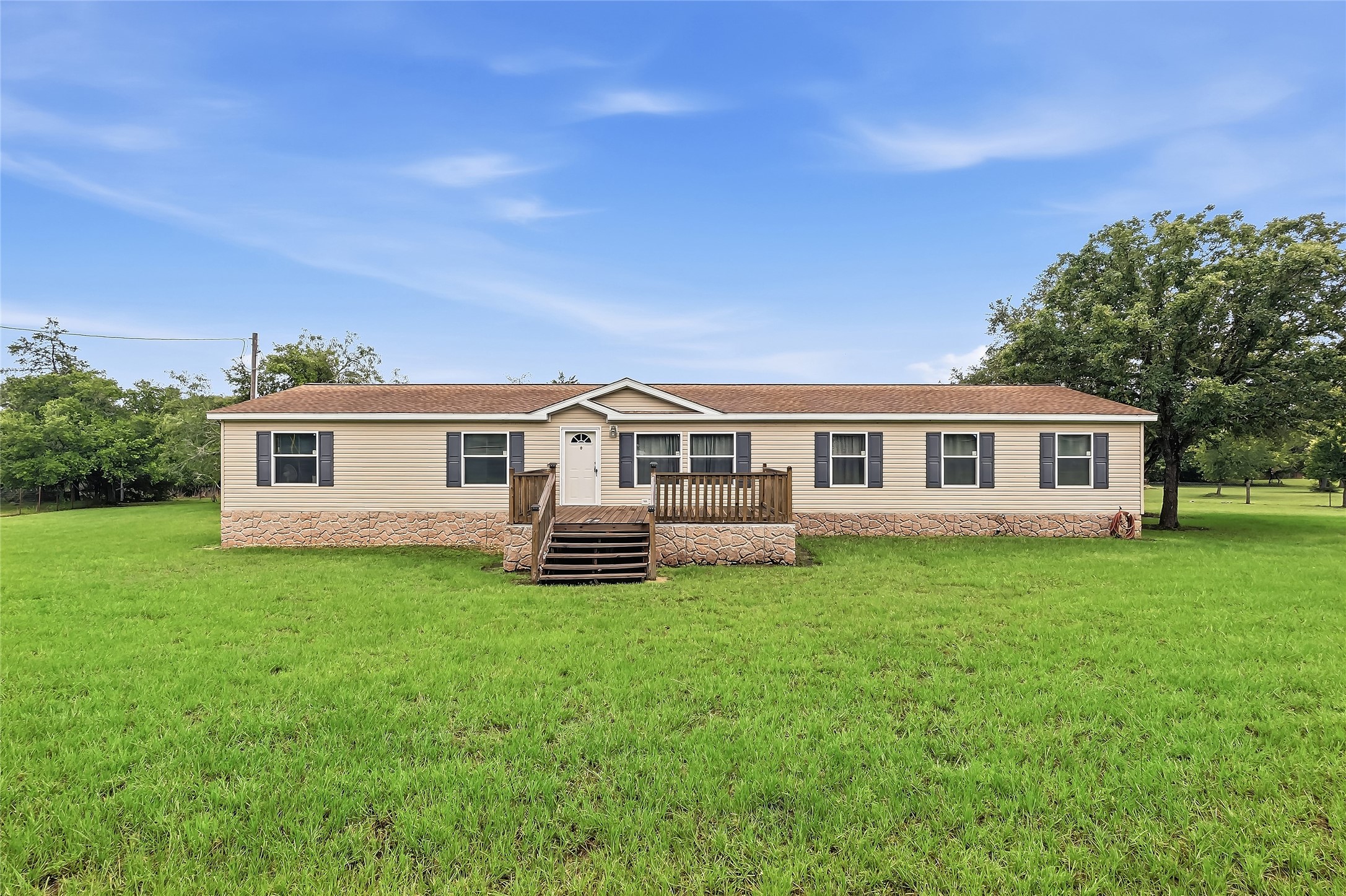 102 Windwood Circle Property Photo 1