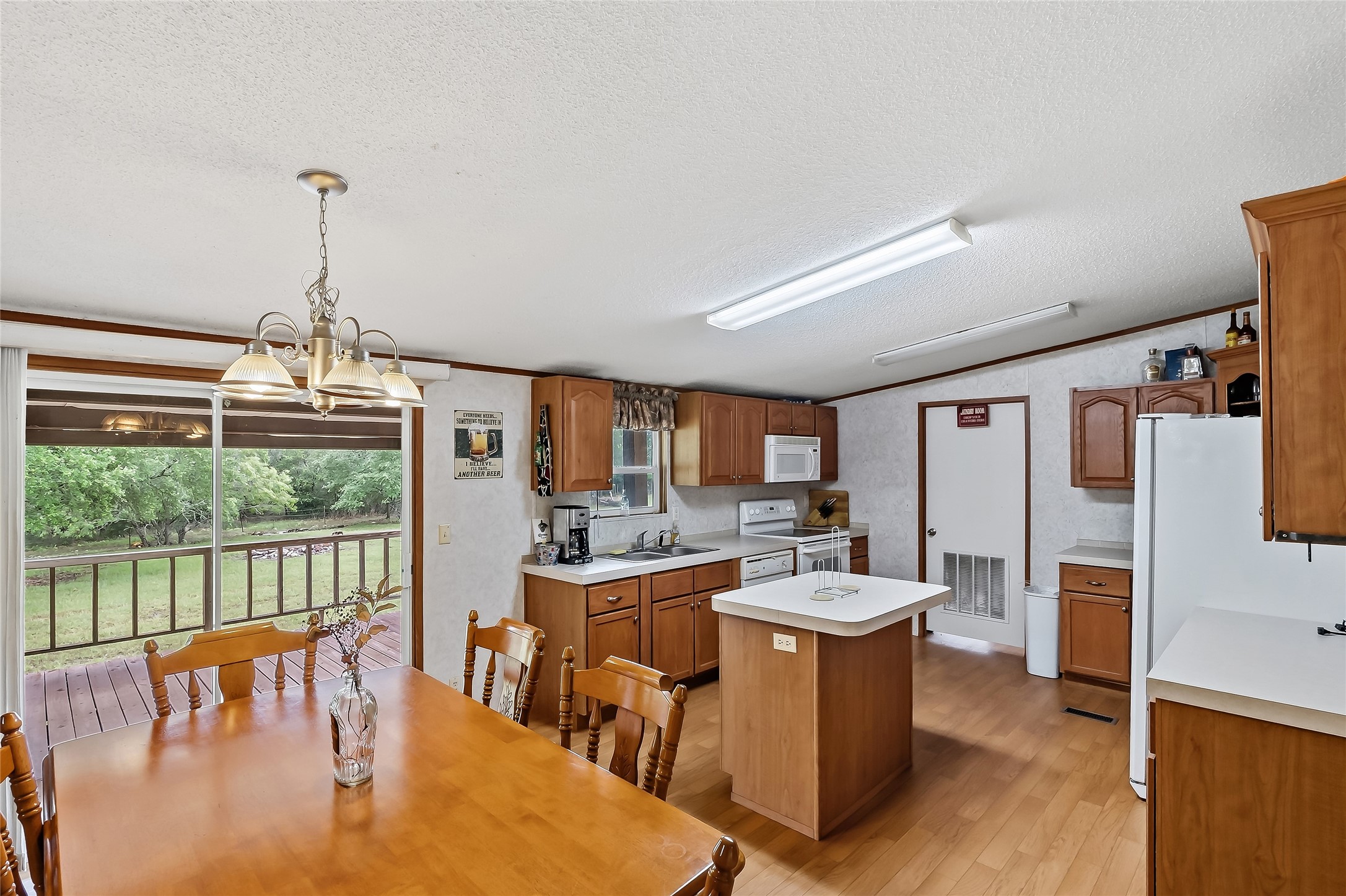 102 Windwood Circle Property Photo 14