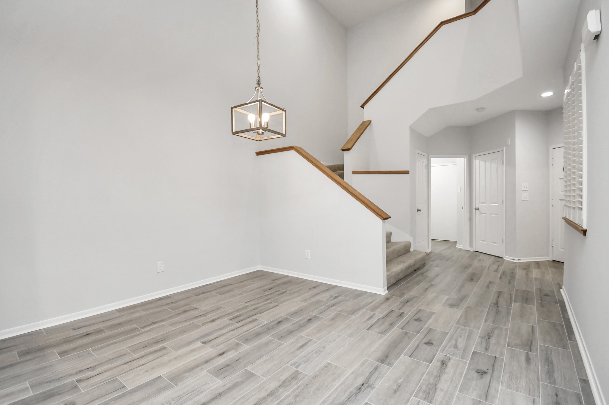 60 Lakeridge Court Property Photo 15