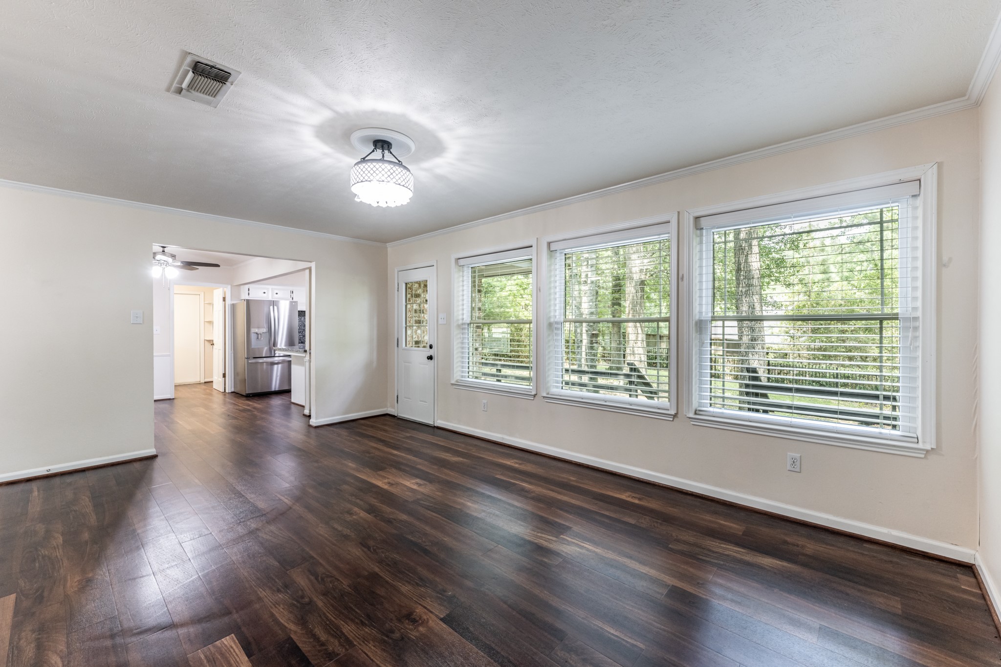 1006 Amesbury Court Property Photo 5