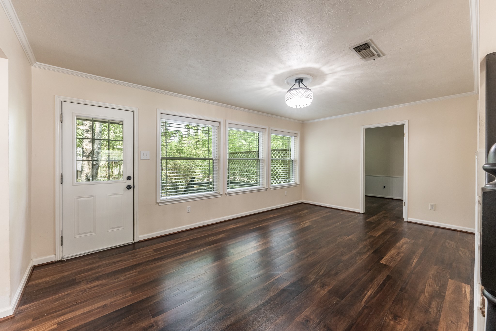 1006 Amesbury Court Property Photo 6