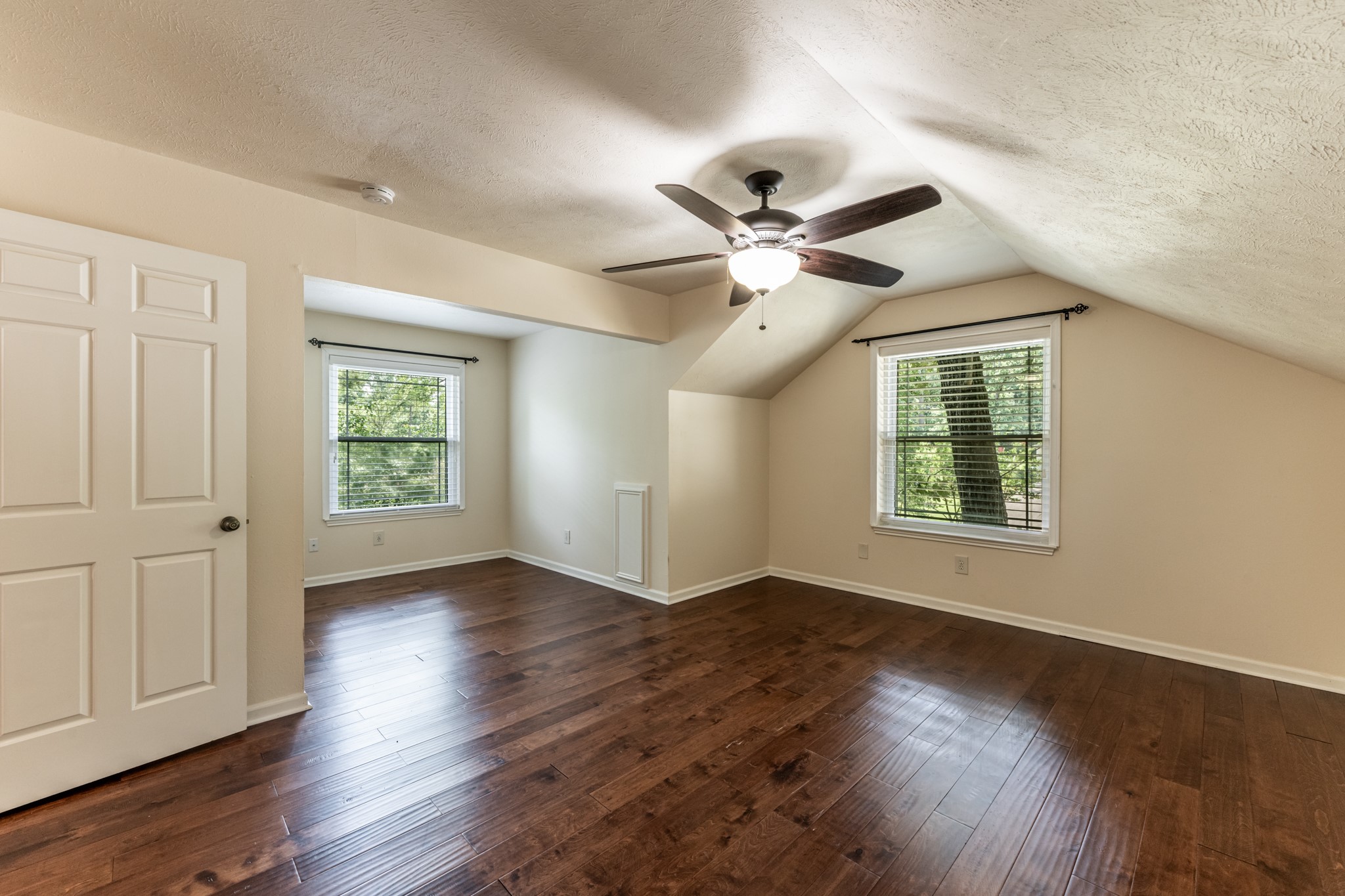 1006 Amesbury Court Property Photo 15