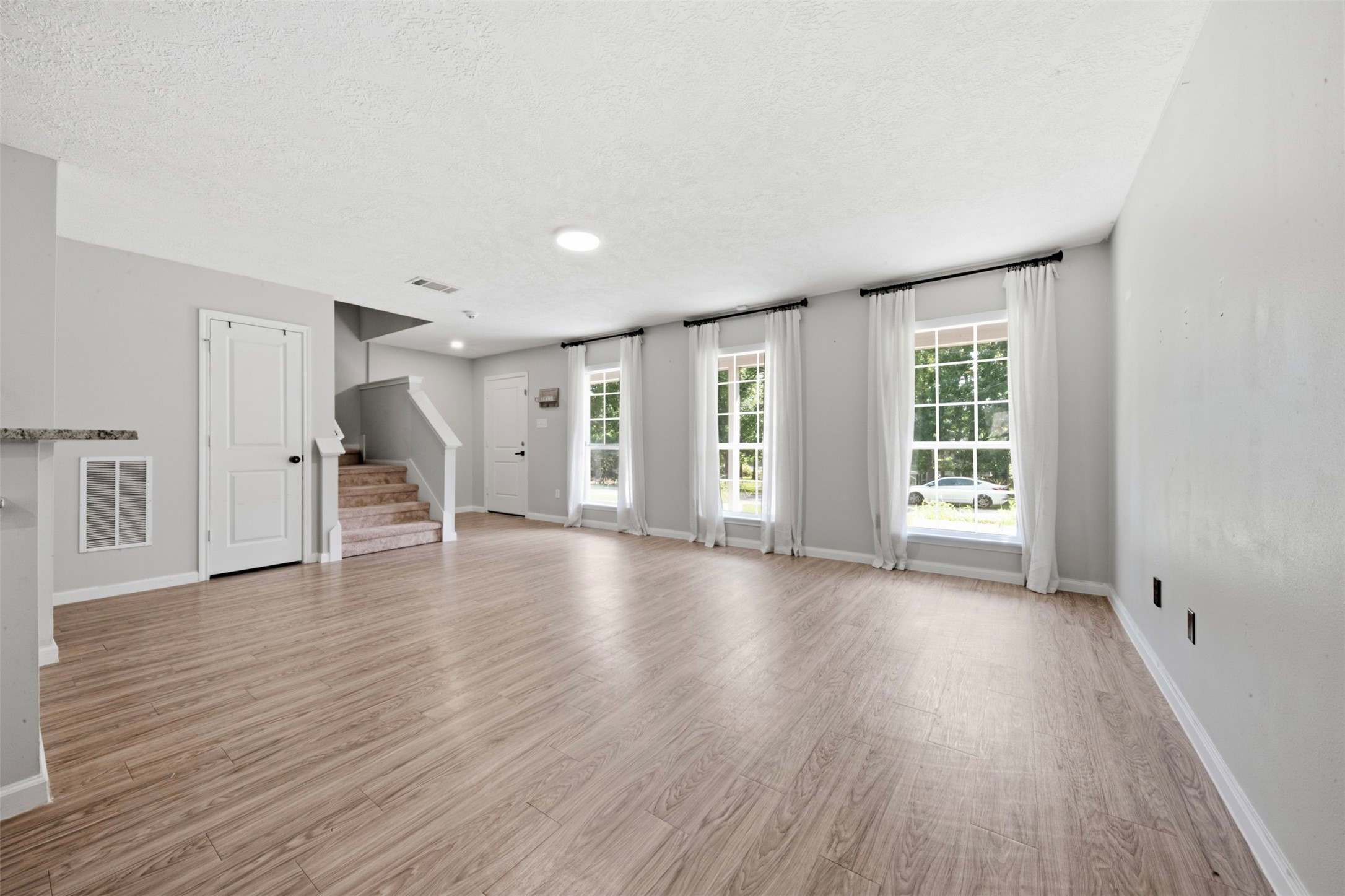 15011 Crockett Road Property Photo 2