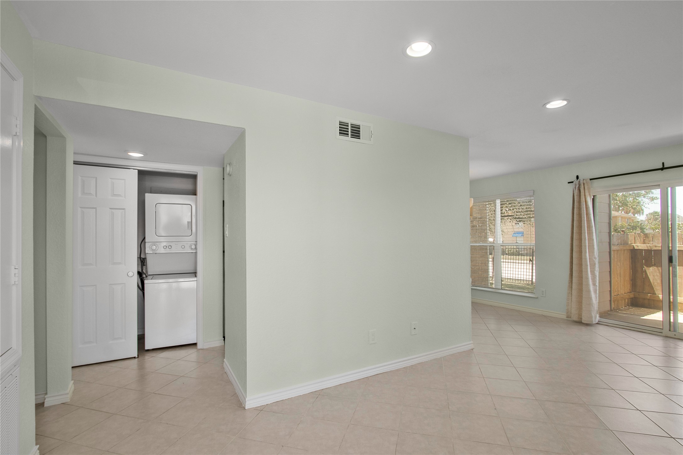 3220 69th Street B6 Property Photo 4