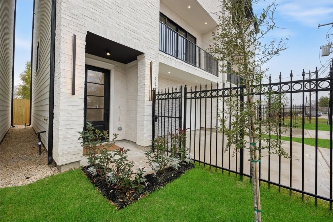 6328 Sidney Street Property Photo 5