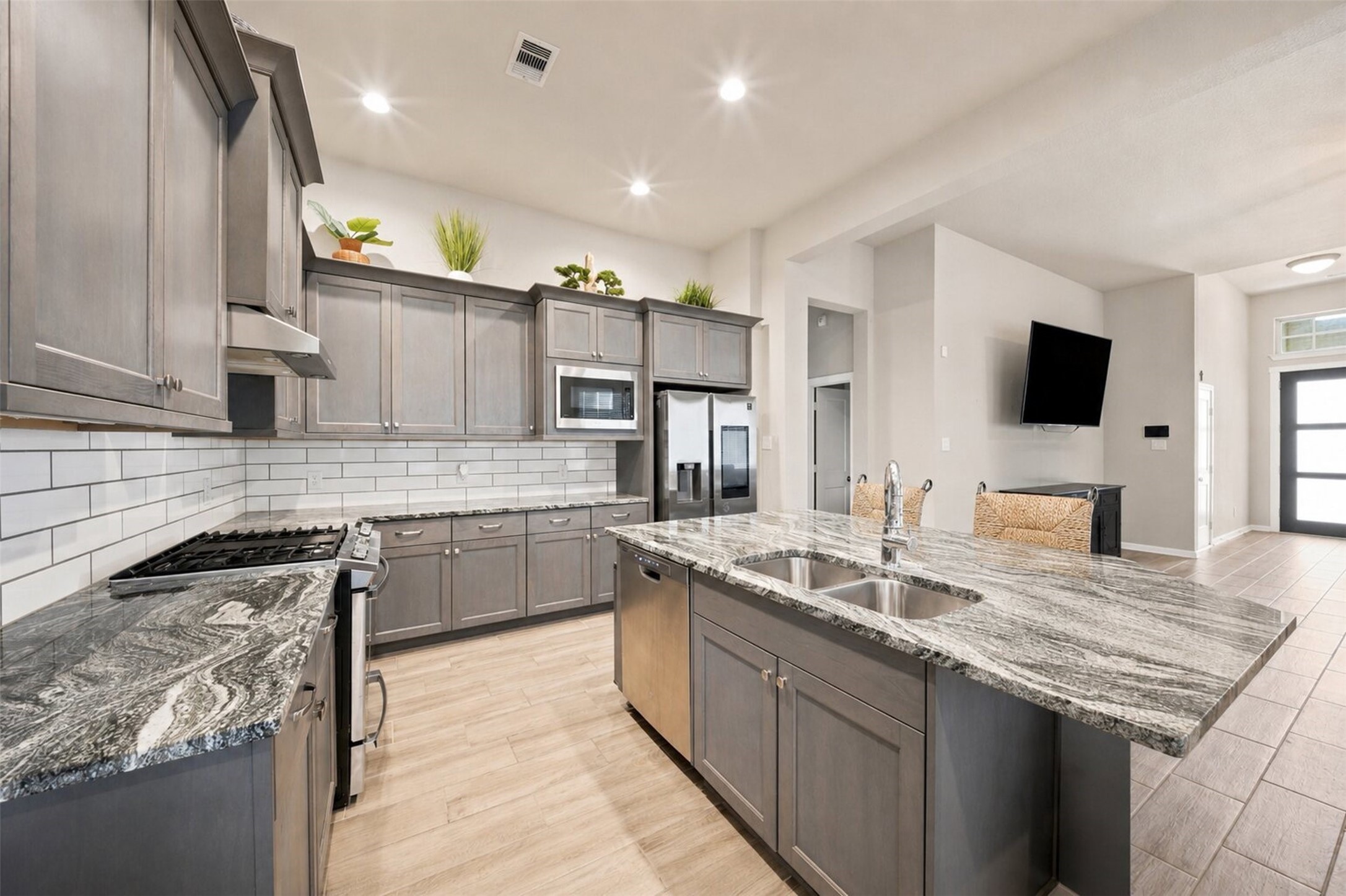 13025 Ocean Breeze Lane Property Photo 9