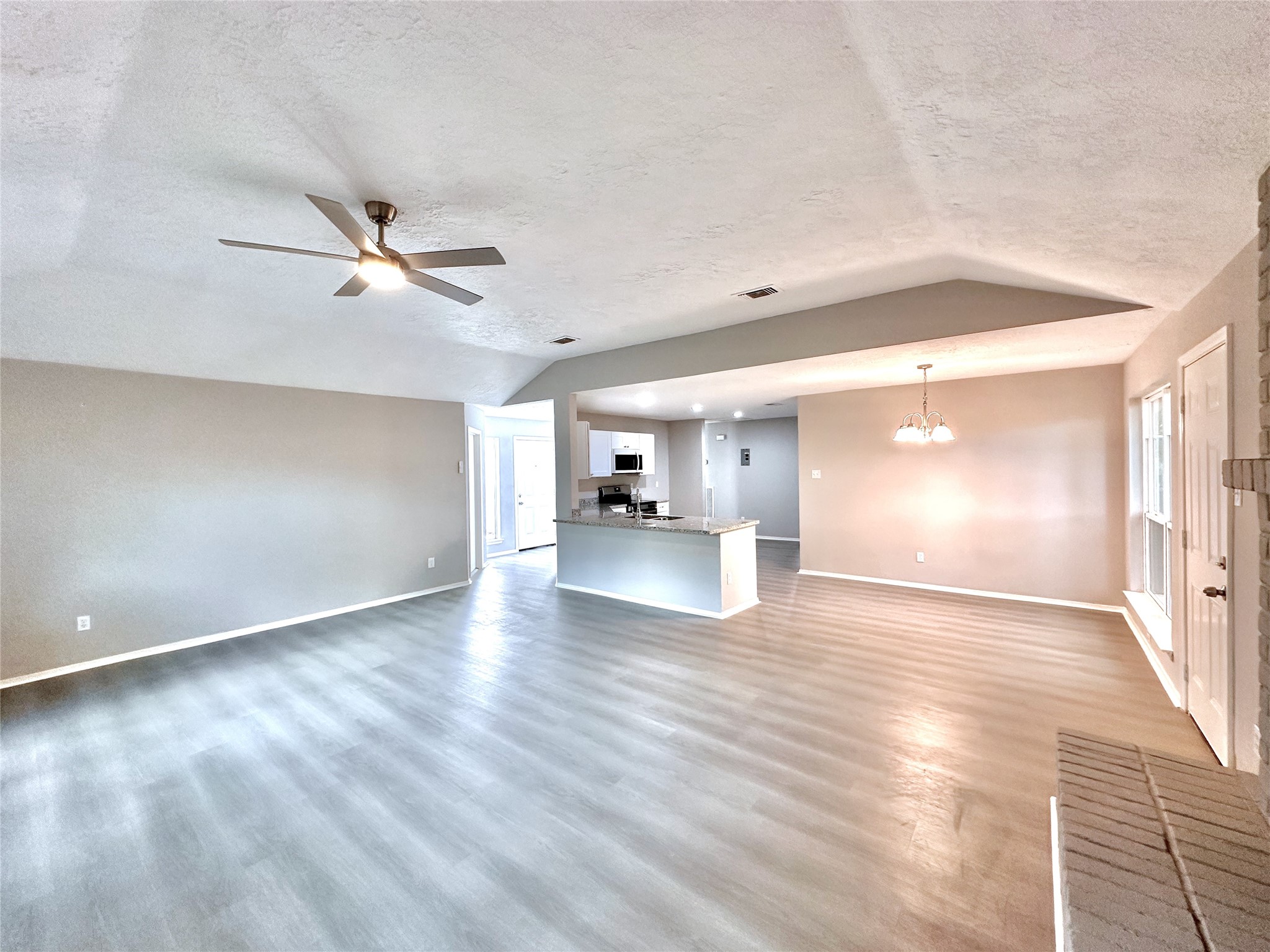 8223 Buckeye Glen Lane Property Photo 5