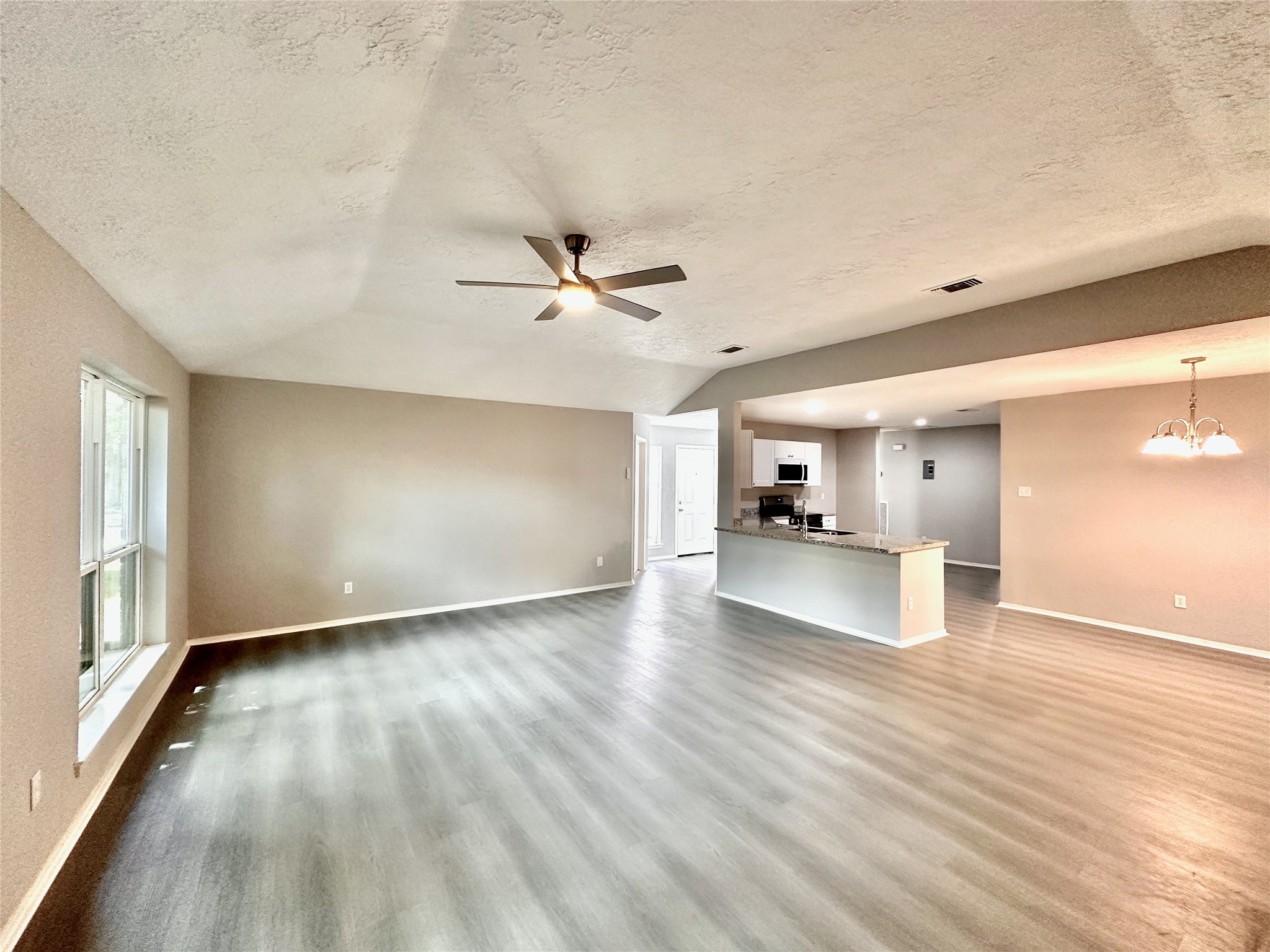 8223 Buckeye Glen Lane Property Photo 6