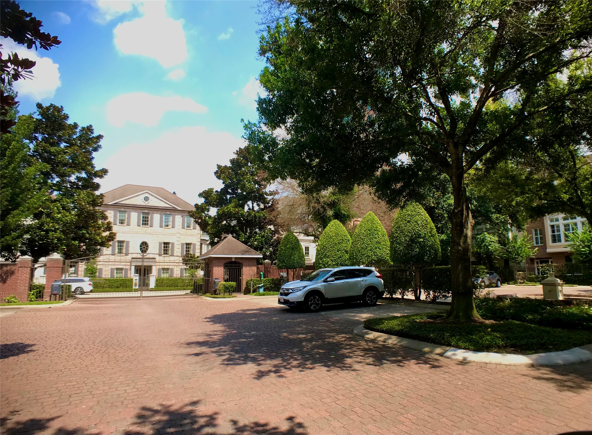 2104 Bancroft Street Property Photo 8