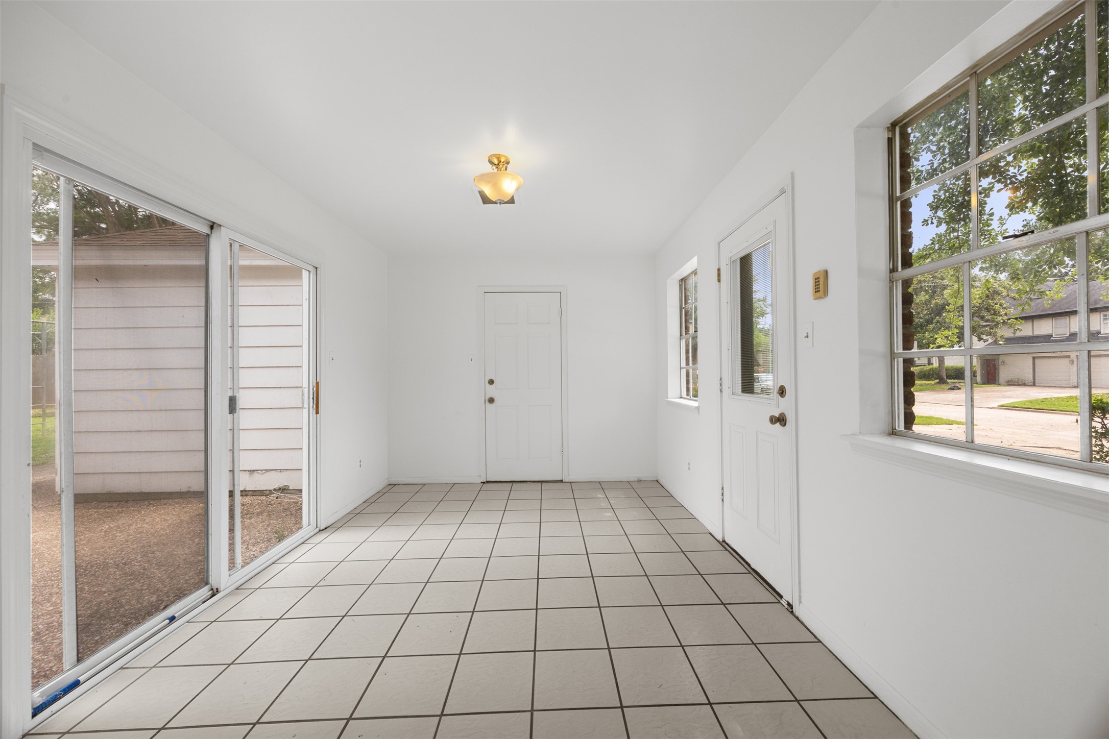 1919 Saddlecreek Drive Property Photo 19