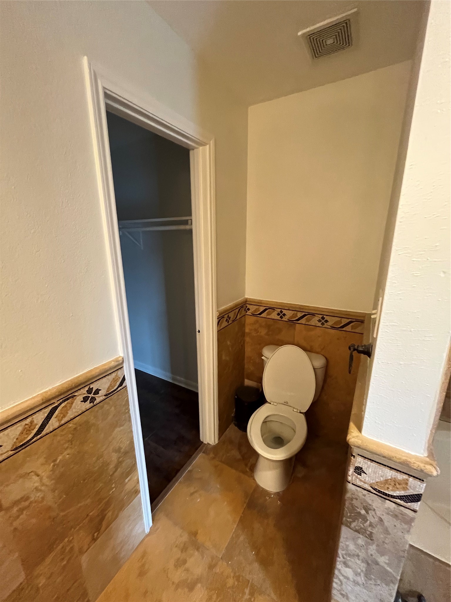 15506 Waldron Circle A Property Photo 9