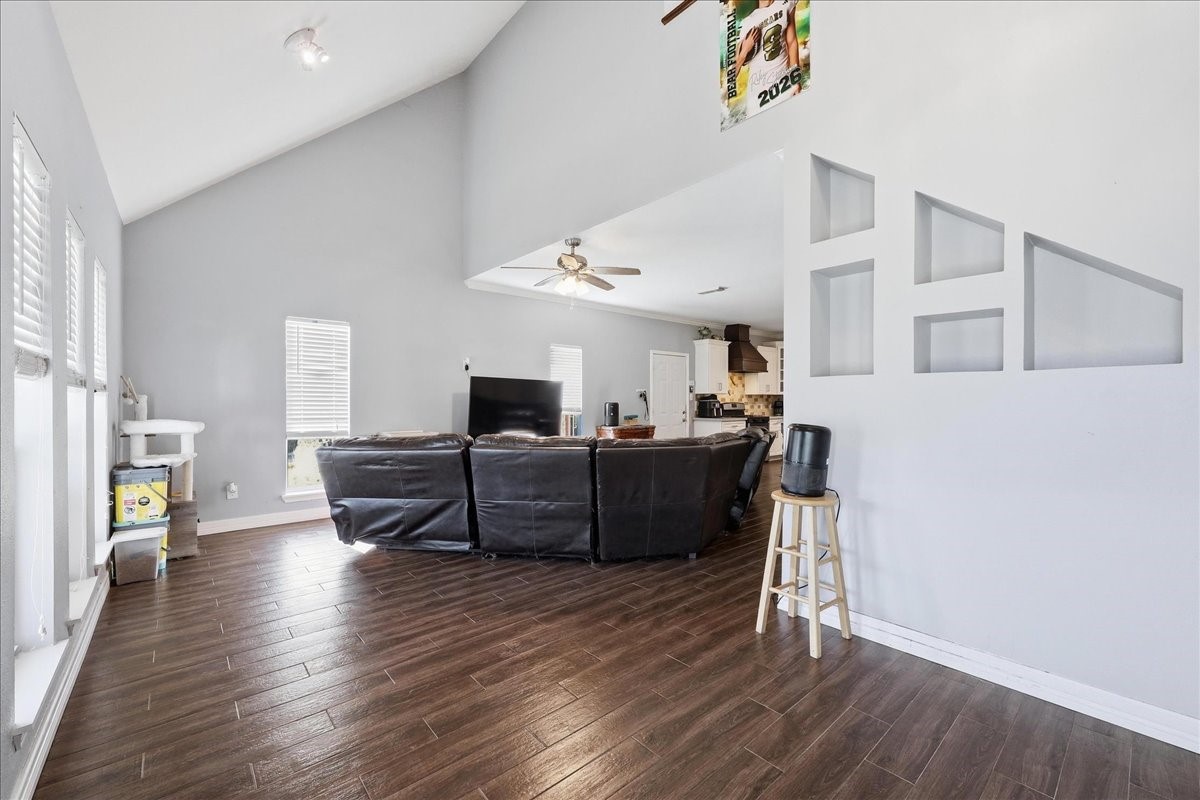 4404 Kitty Chapin Avenue Property Photo 7