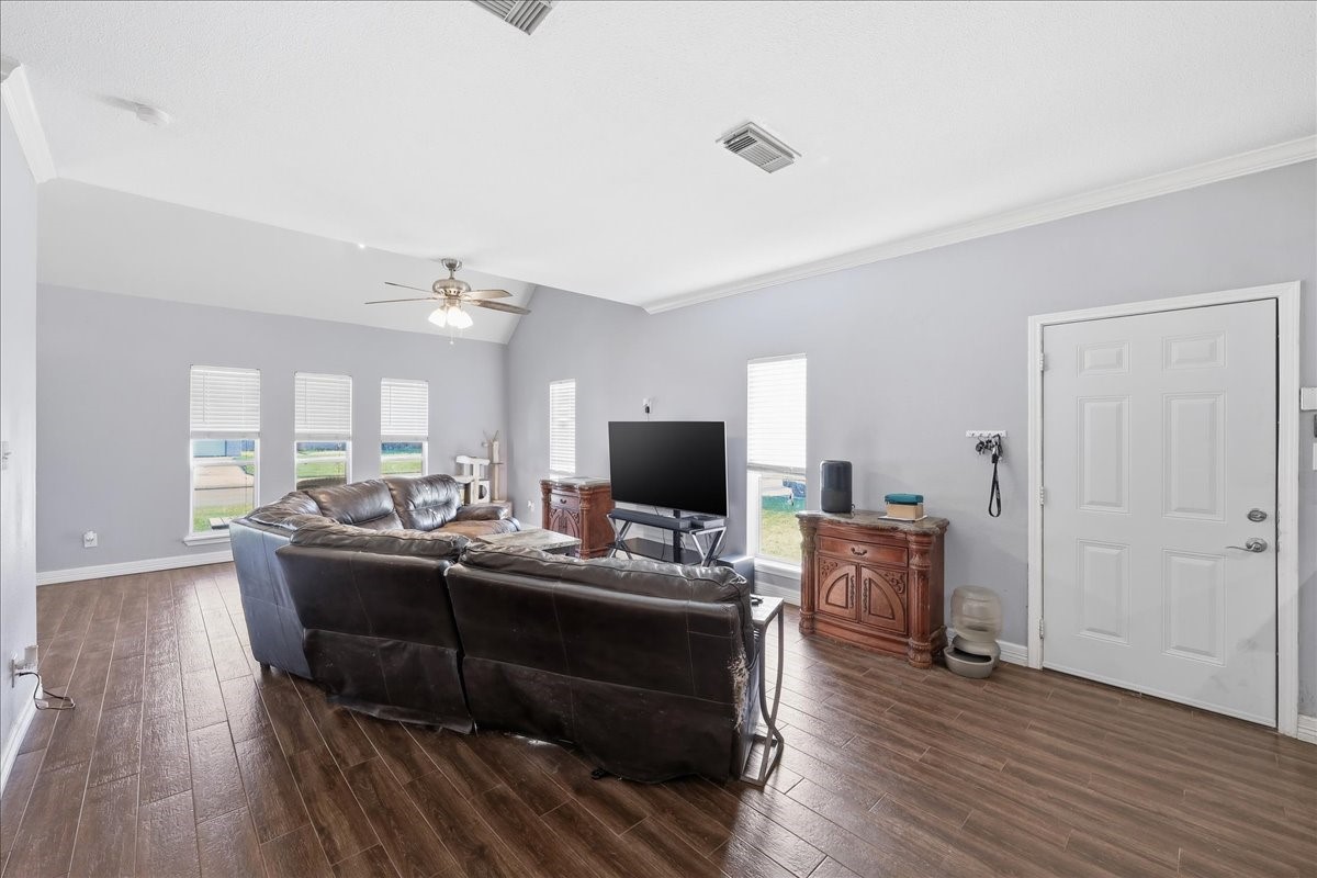 4404 Kitty Chapin Avenue Property Photo 11