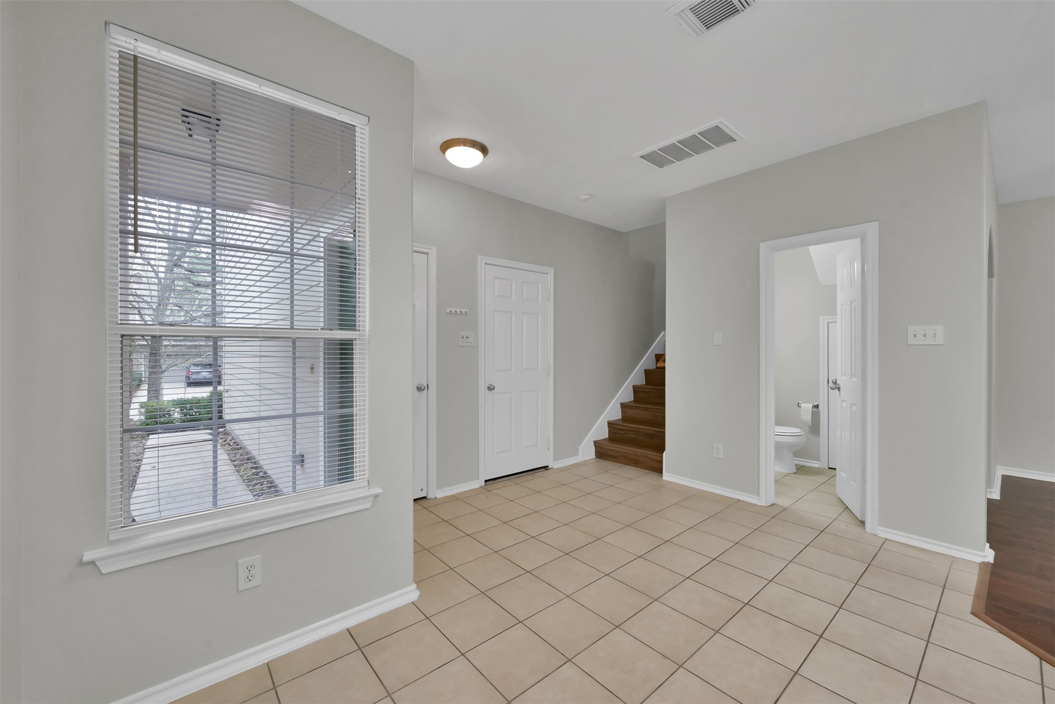 214 W Stedhill Loop Loop Property Photo 5
