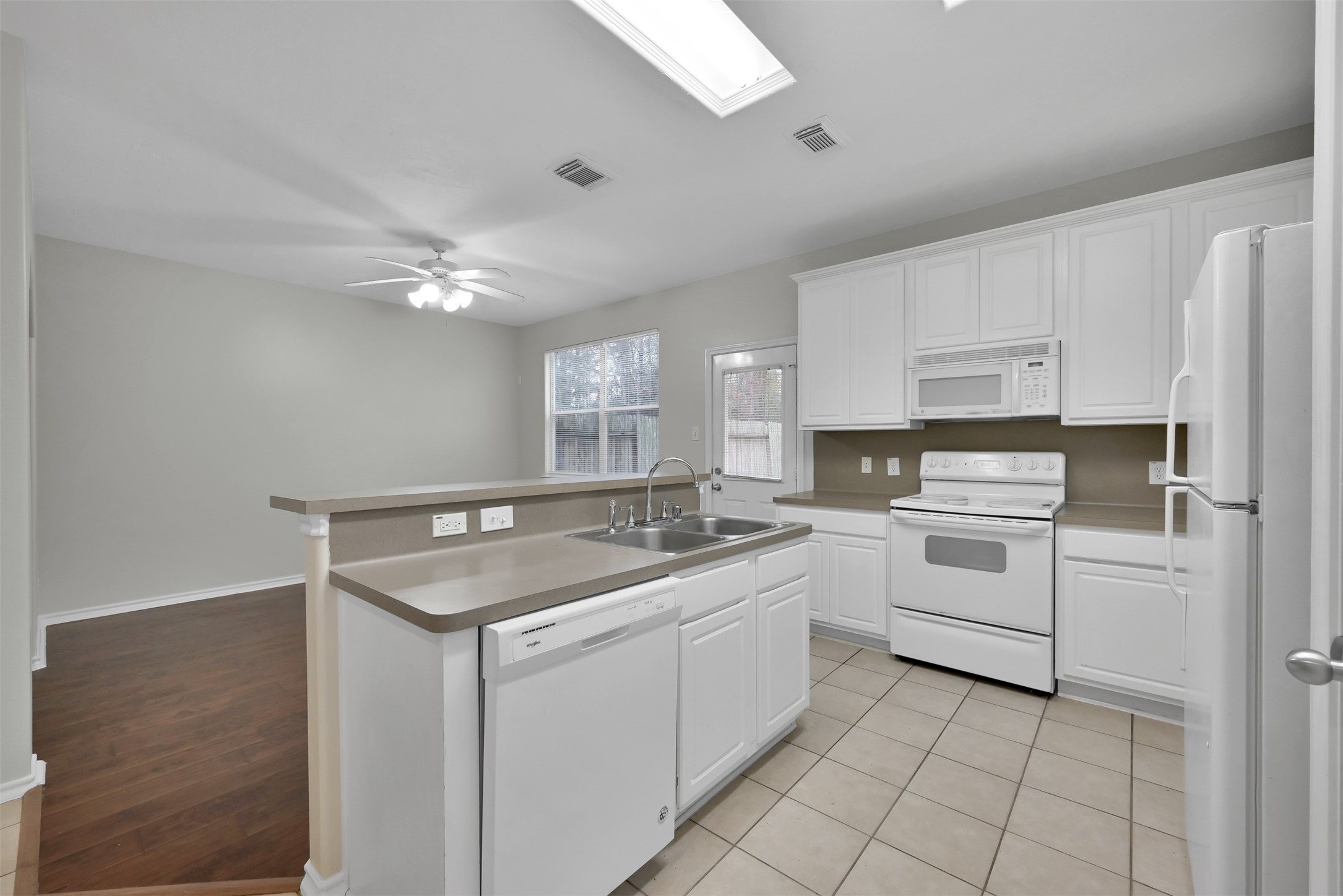 214 W Stedhill Loop Loop Property Photo 6