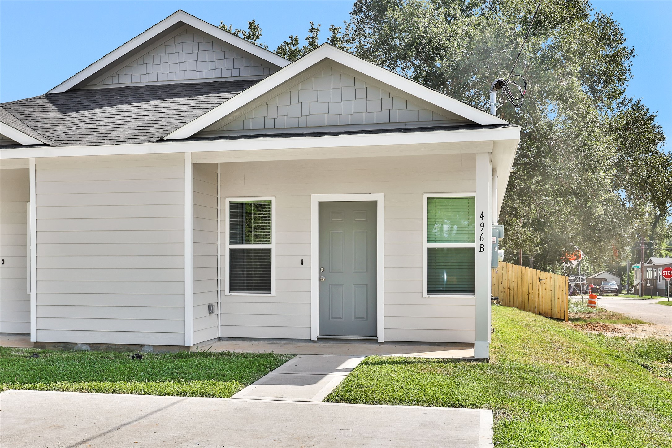 496B Golden Street B Property Photo 1