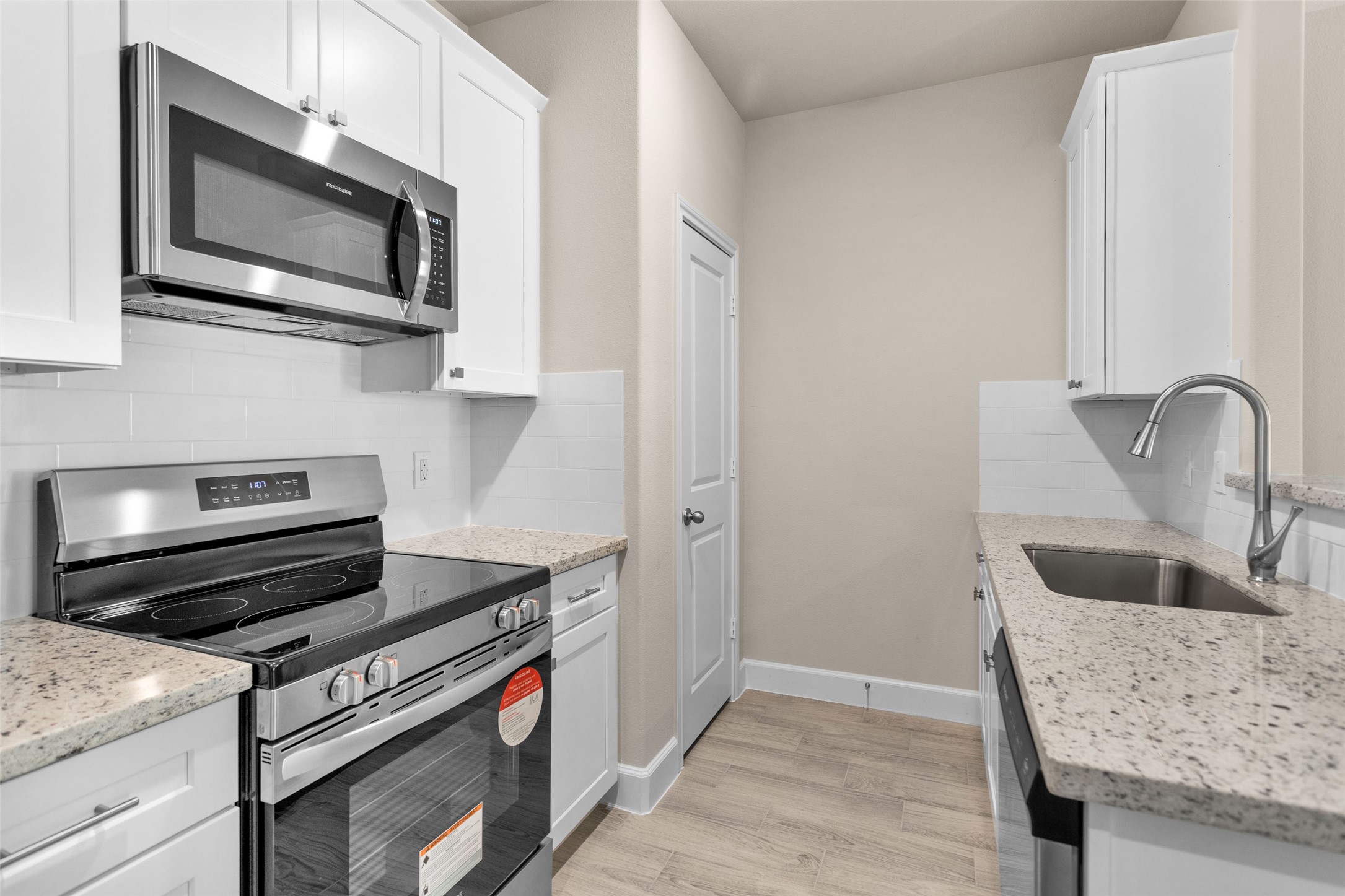 496b Golden Street B Property Photo 9