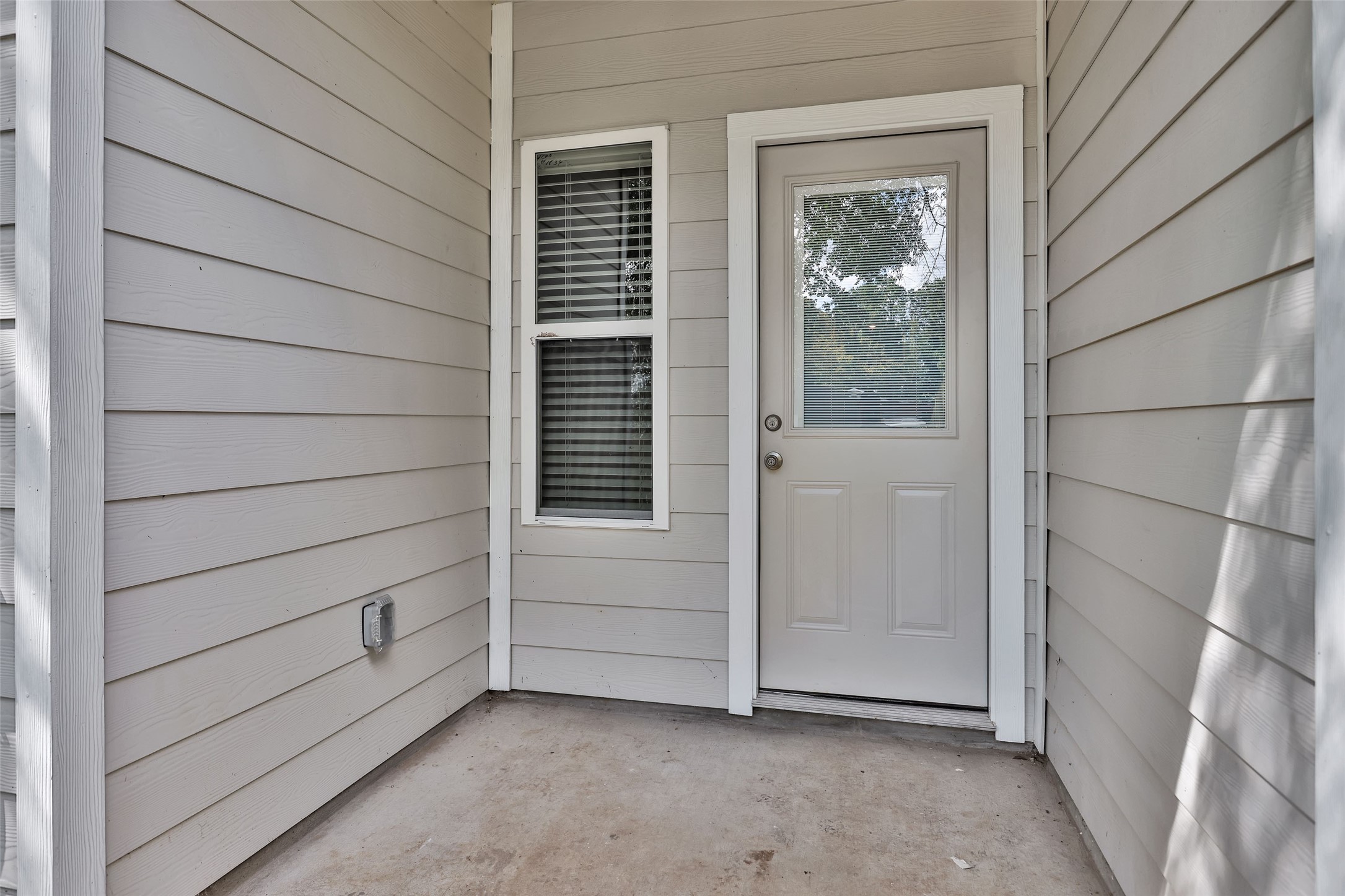 496b Golden Street B Property Photo 19