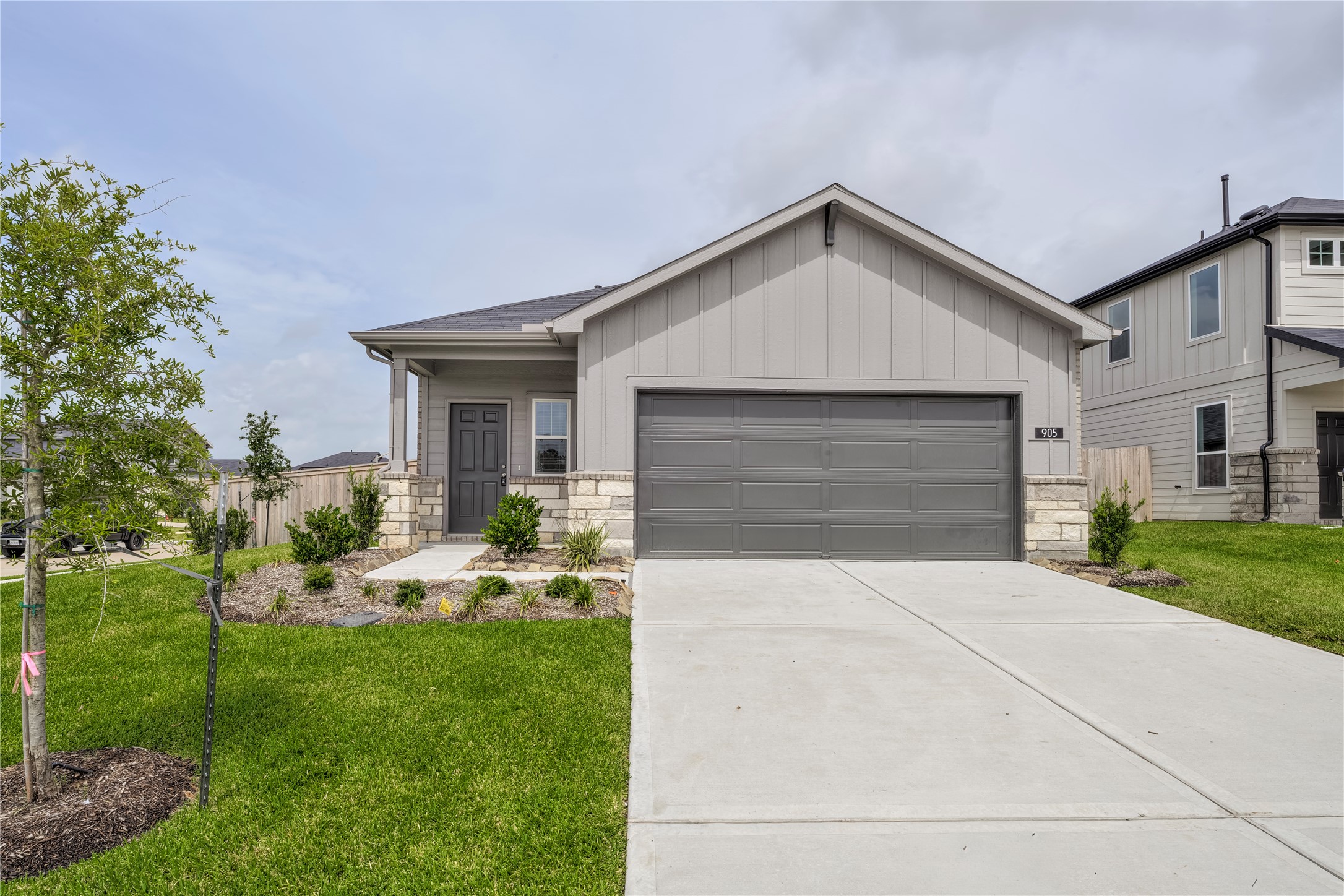 905 Silver Buckle Lane Property Photo 1