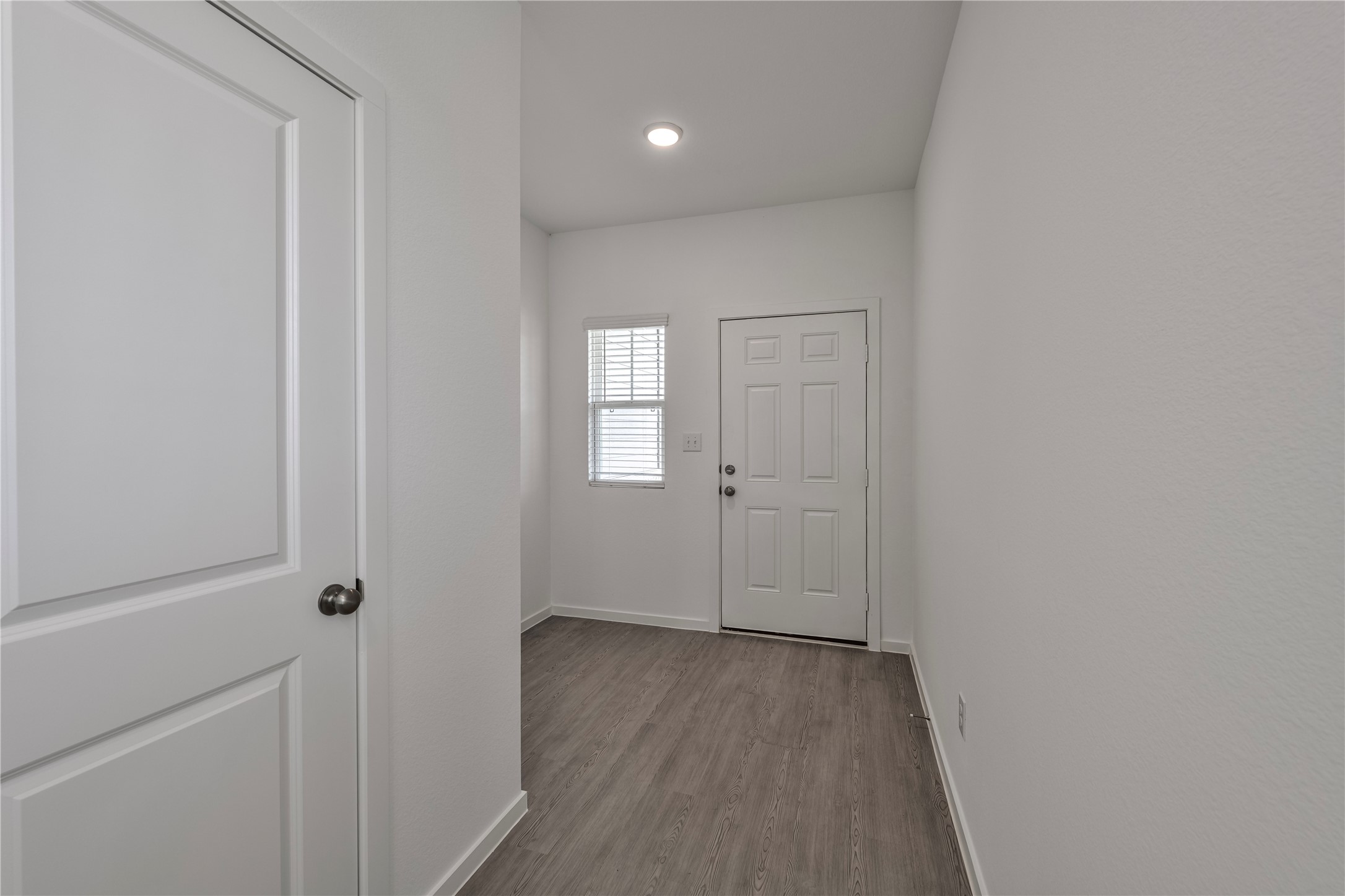 905 Silver Buckle Lane Property Photo 3