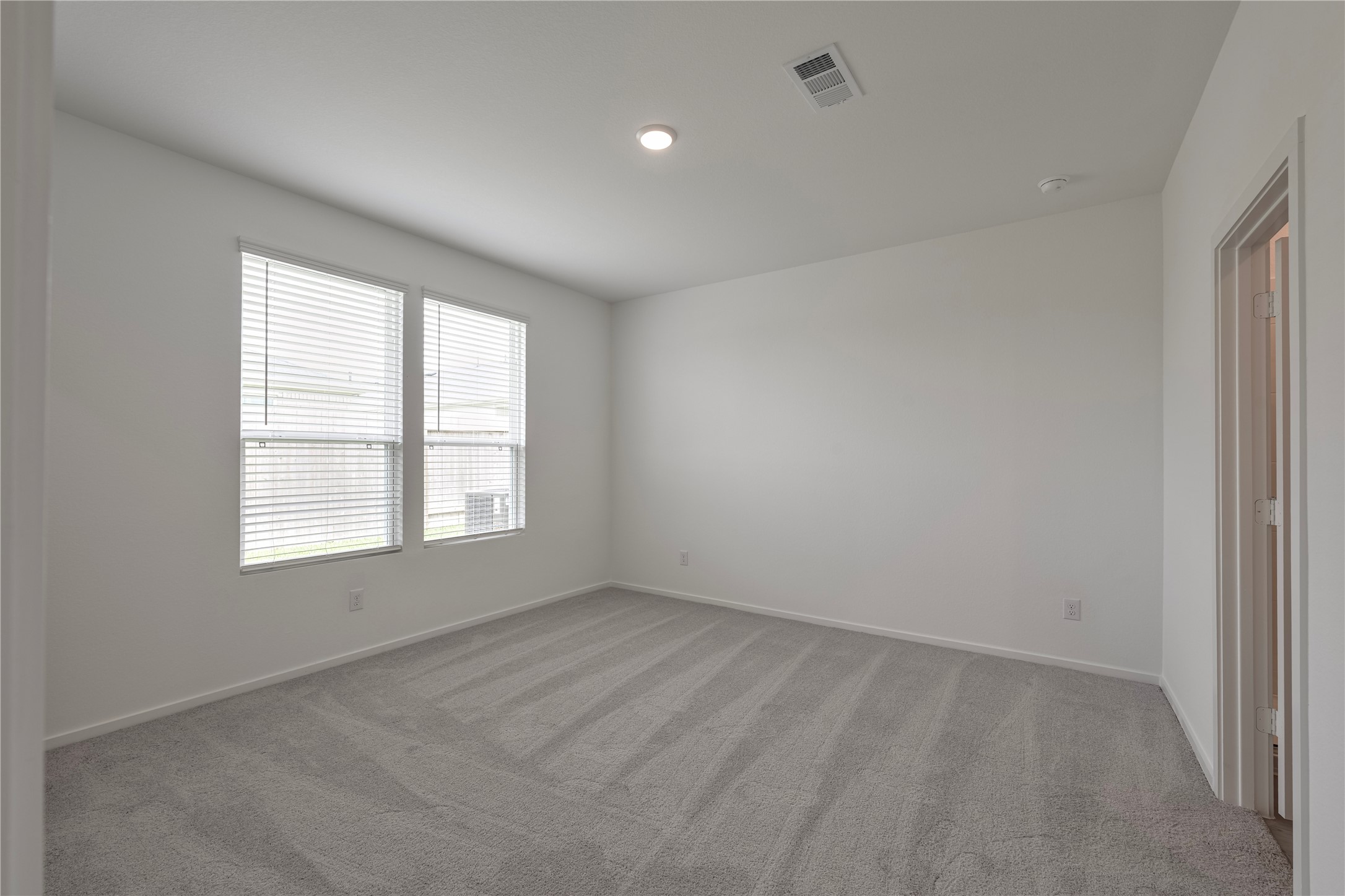905 Silver Buckle Lane Property Photo 14