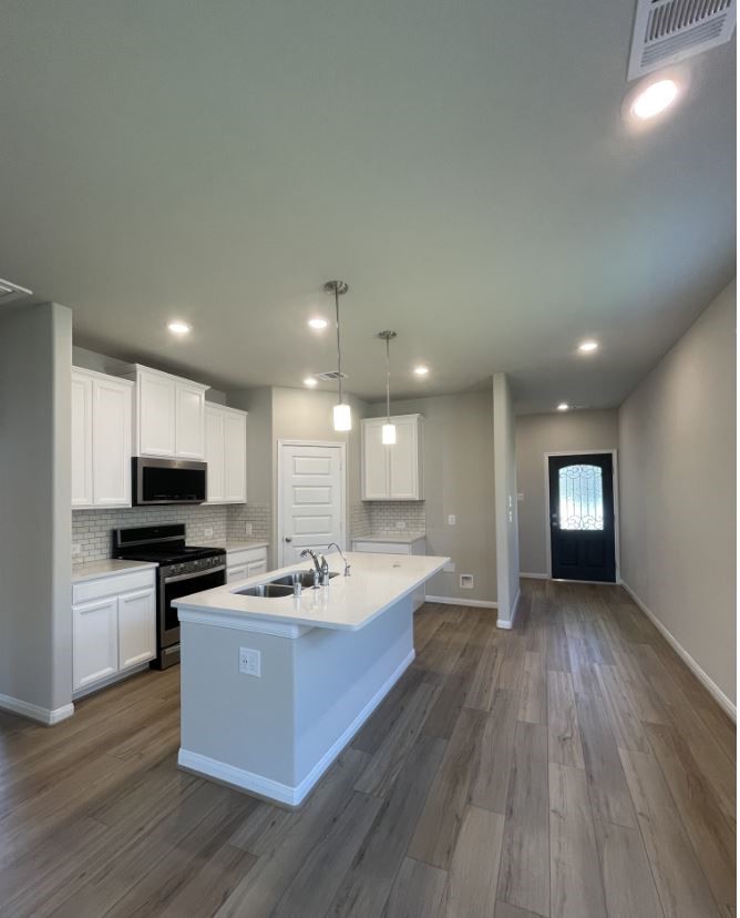 7052 Silverleaf Oak Street Property Photo 4