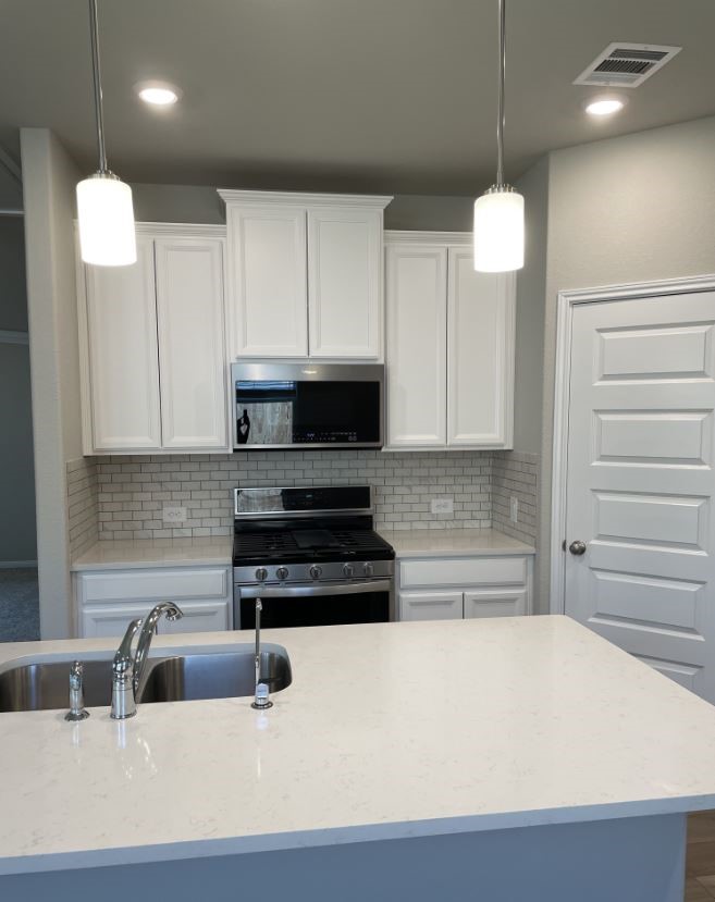 7052 Silverleaf Oak Street Property Photo 5