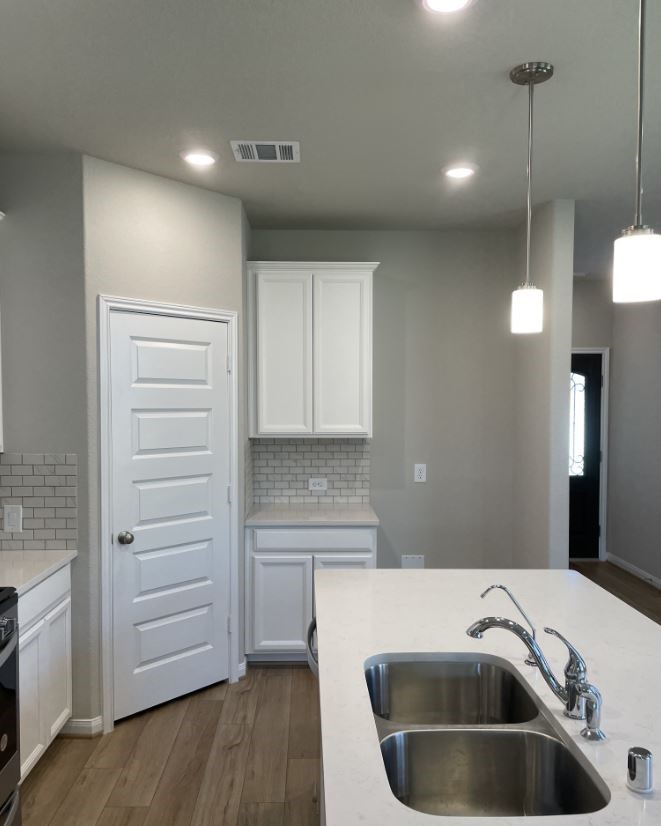 7052 Silverleaf Oak Street Property Photo 6