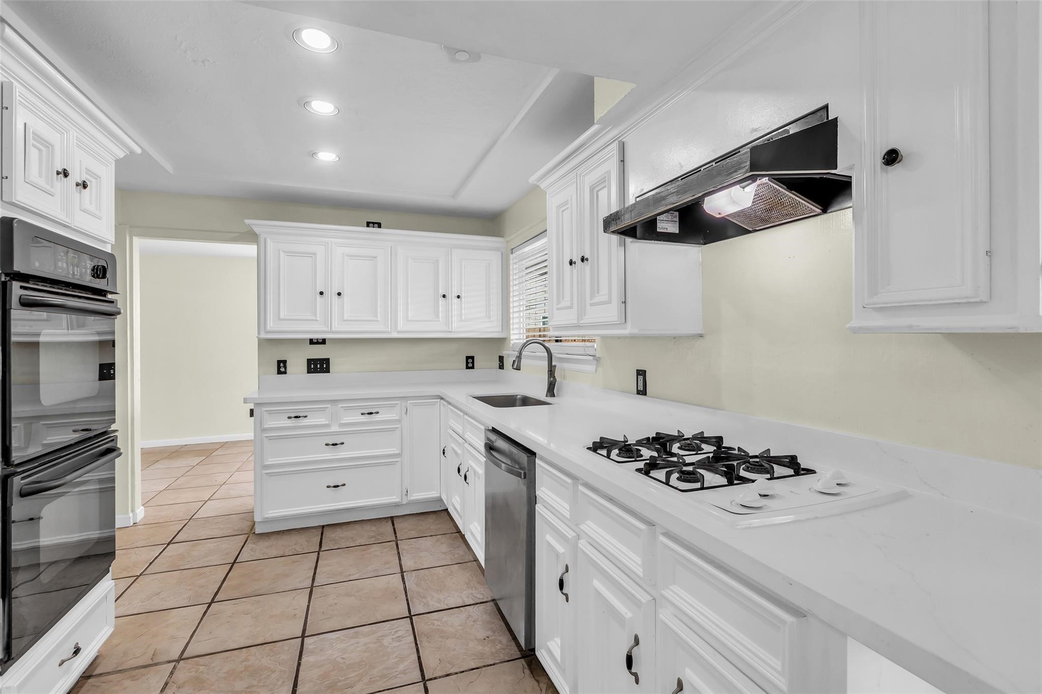 15830 Pipers View Drive Property Photo 7